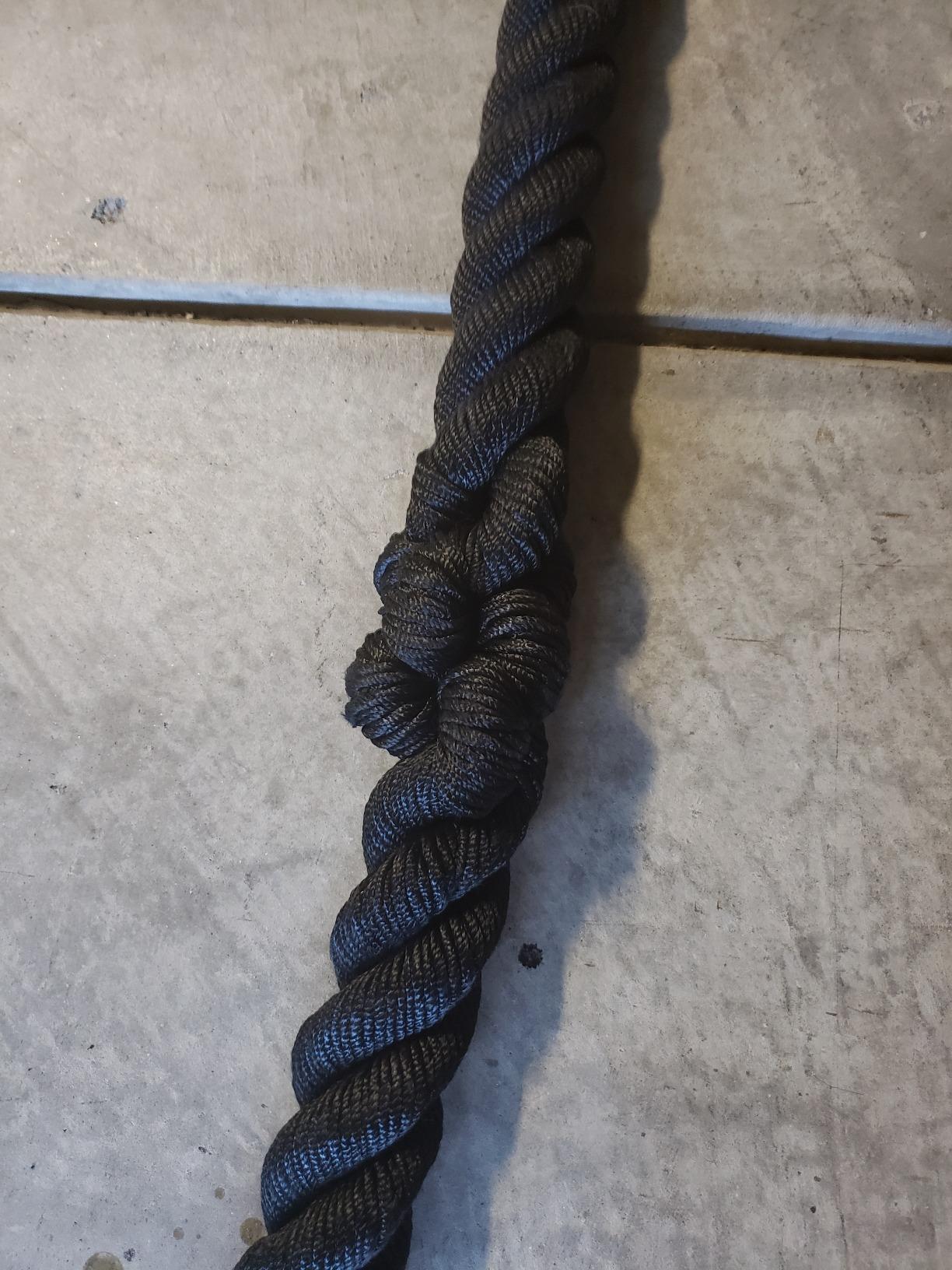 Titan Fitness Battle Rope 30ft x 2in, Poly Dacron Heavy Rope for Home Gym Conditioning Workouts, Cross-Train, Strength Training Exercises customer photo 1