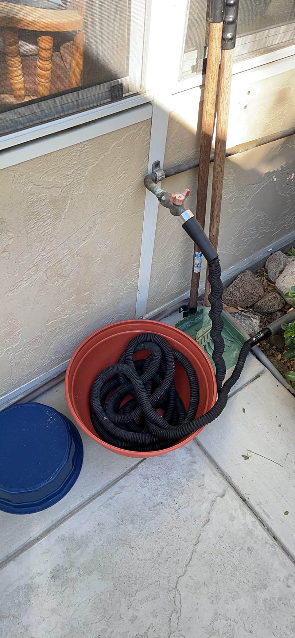 EMSCO Expandable Hose Hider – Expandable Hose Storage Pot – Rustic Terra Cotta customer photo 2