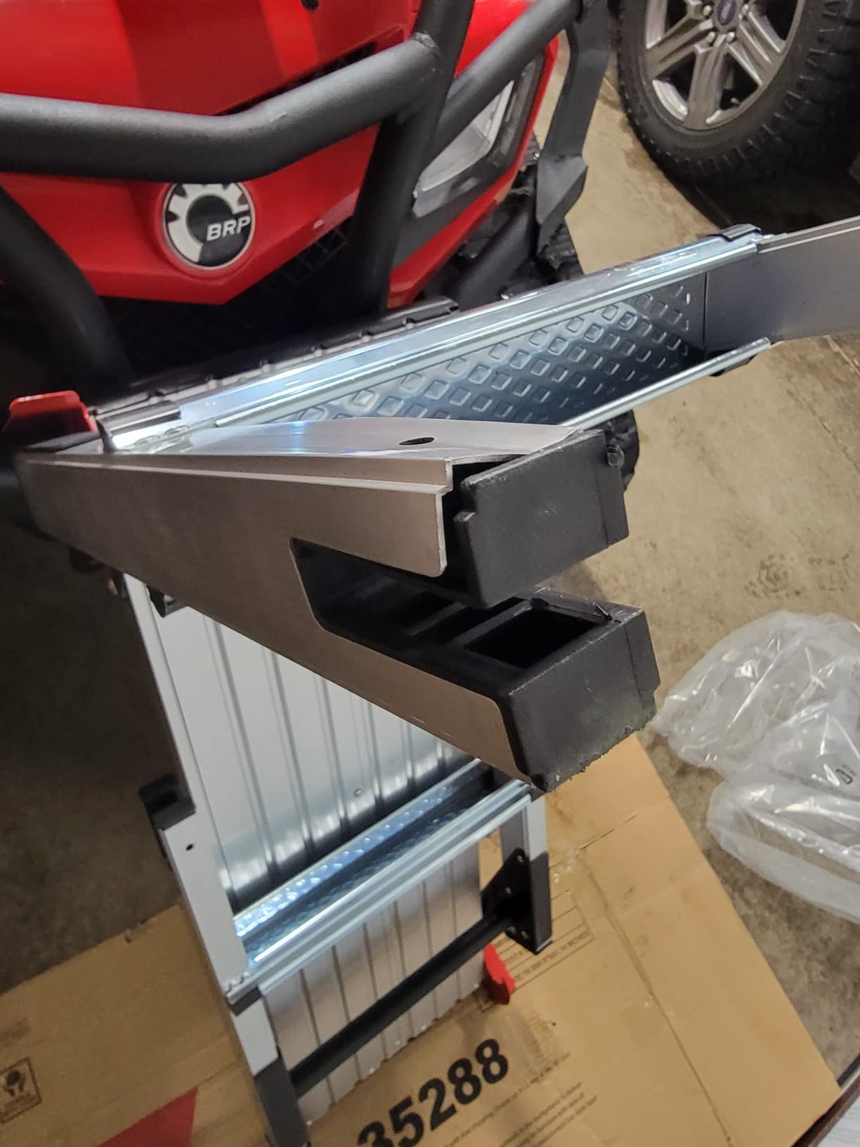 Giantex Aluminum Platform Non-Slip Folding Work Bench Drywall Stool Ladder 330lbs Capacity customer photo 2