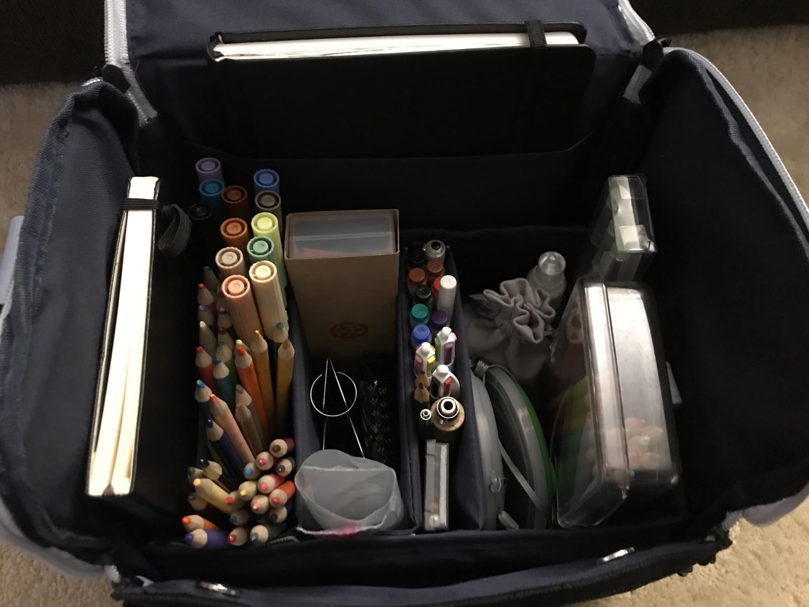 Togood Marker Organizer Bag - Large Storage Crossbody Tote for Marker Pens 130PCS+, Portable Art Supplies Case for Pens, Pencils, Books. Light Green customer photo 1