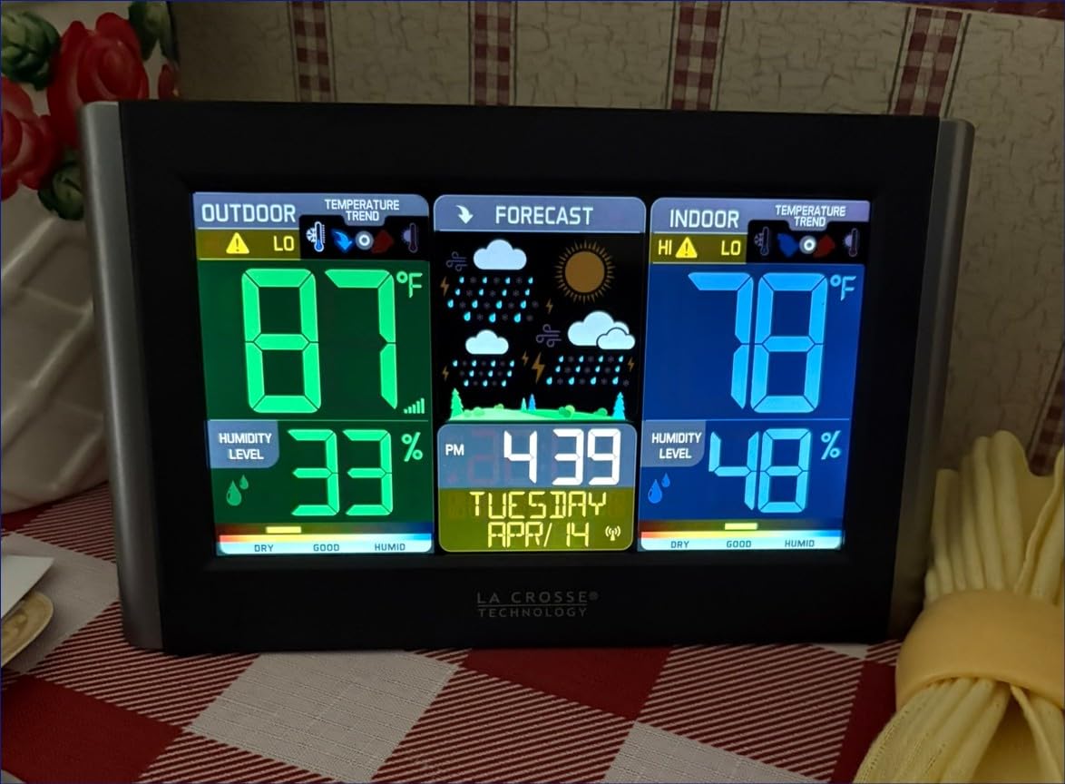 La Crosse Technology Weather Station with Customizable Alerts, Weather Forecast, Temperature, Dew Point, Humidity, Time, Heat Index, Large Display, Adjustable Brightness, Wireless, Black, C85845-INT customer photo 2