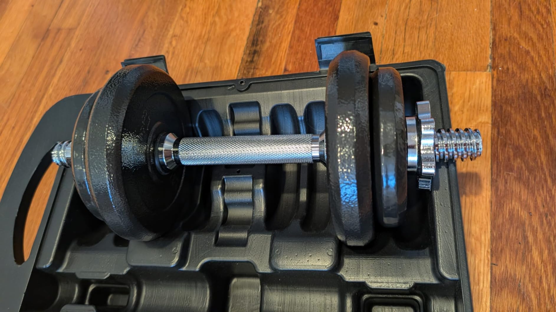 Amazon Basics Adjustable Dumbbell Hand Weight Set with Storage Case, Portable, Secure, 38 Pounds, Black customer photo 2