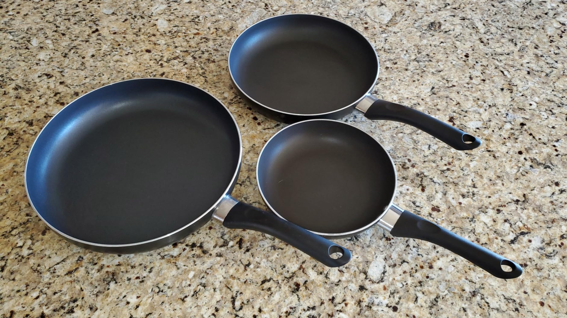 Amazon Basics Non-Stick 3-Piece Frying Pan Set with Stay Cool Handles, 8-inch, 10-inch, 12-inch, Black customer photo 2