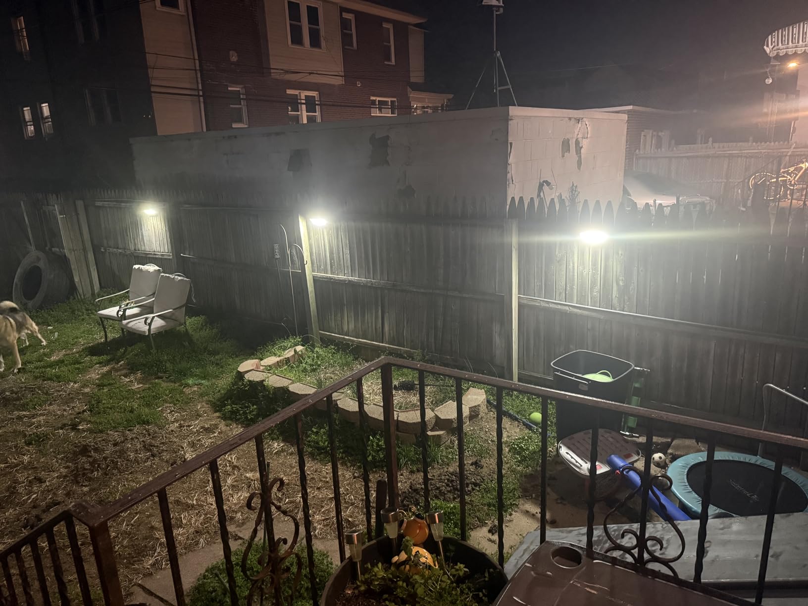 Aootek Solar Lights Outdoor 182 LEDs 2500Lm Solar Motion Sensor Lights IP65 Waterpro of with Wide Anglefor Patio Garden Garage Yard Front Door(2pack) customer photo 1