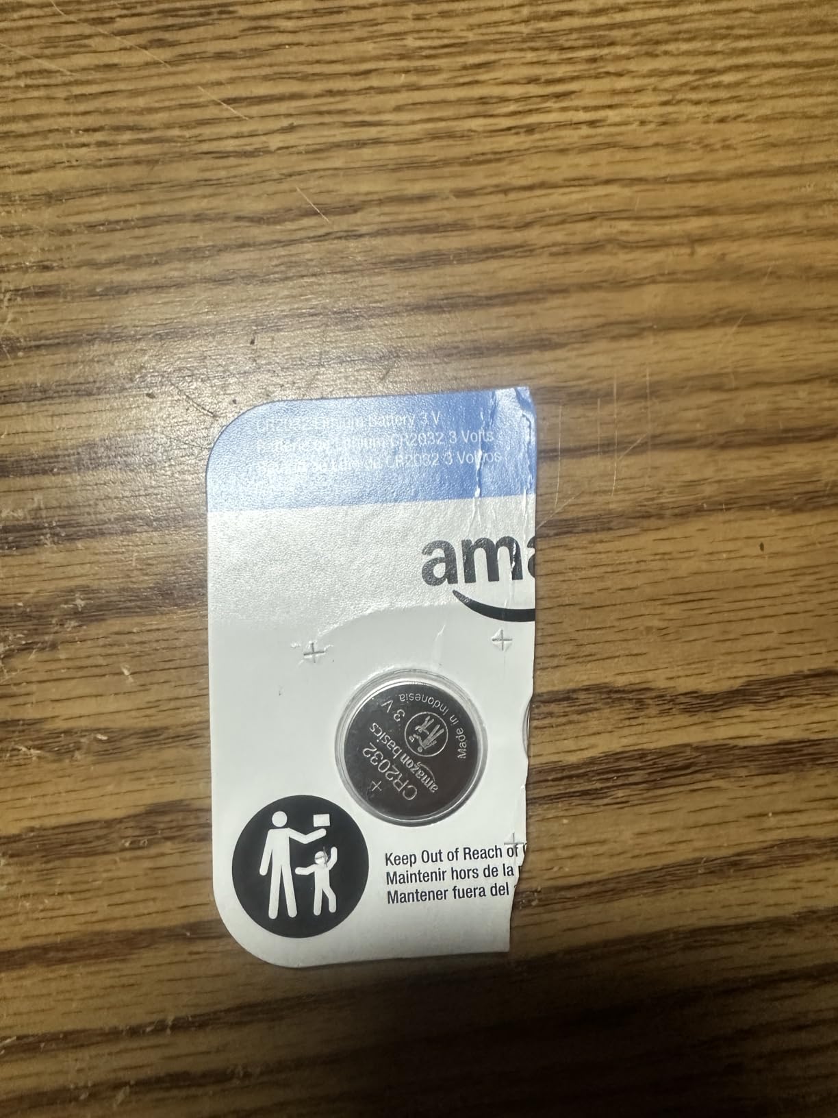 Amazon Basics CR2032 3V Lithium Coin Cell Batteries, Child-Proof Package, Non-Coated, AirTag Compatible, 4-Pack customer photo 1