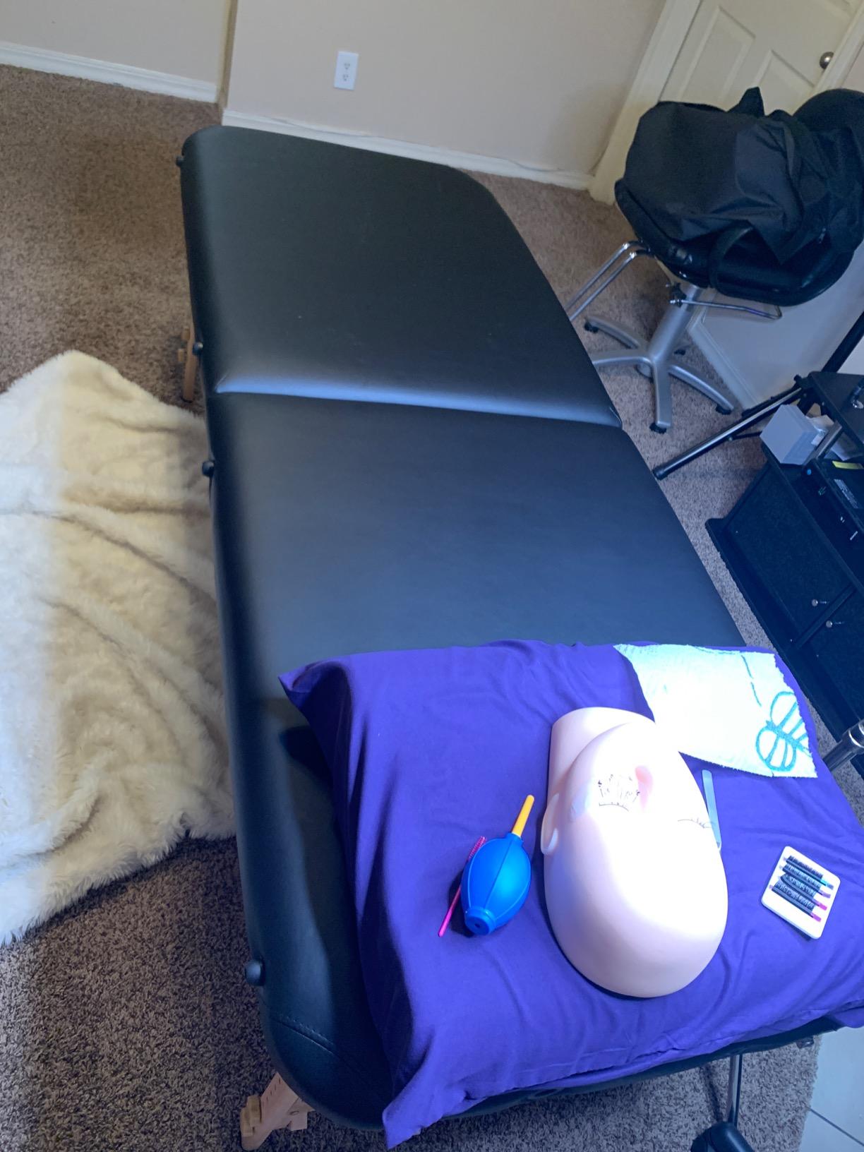 Saloniture Basic Portable Folding Massage Table - Black customer photo 1