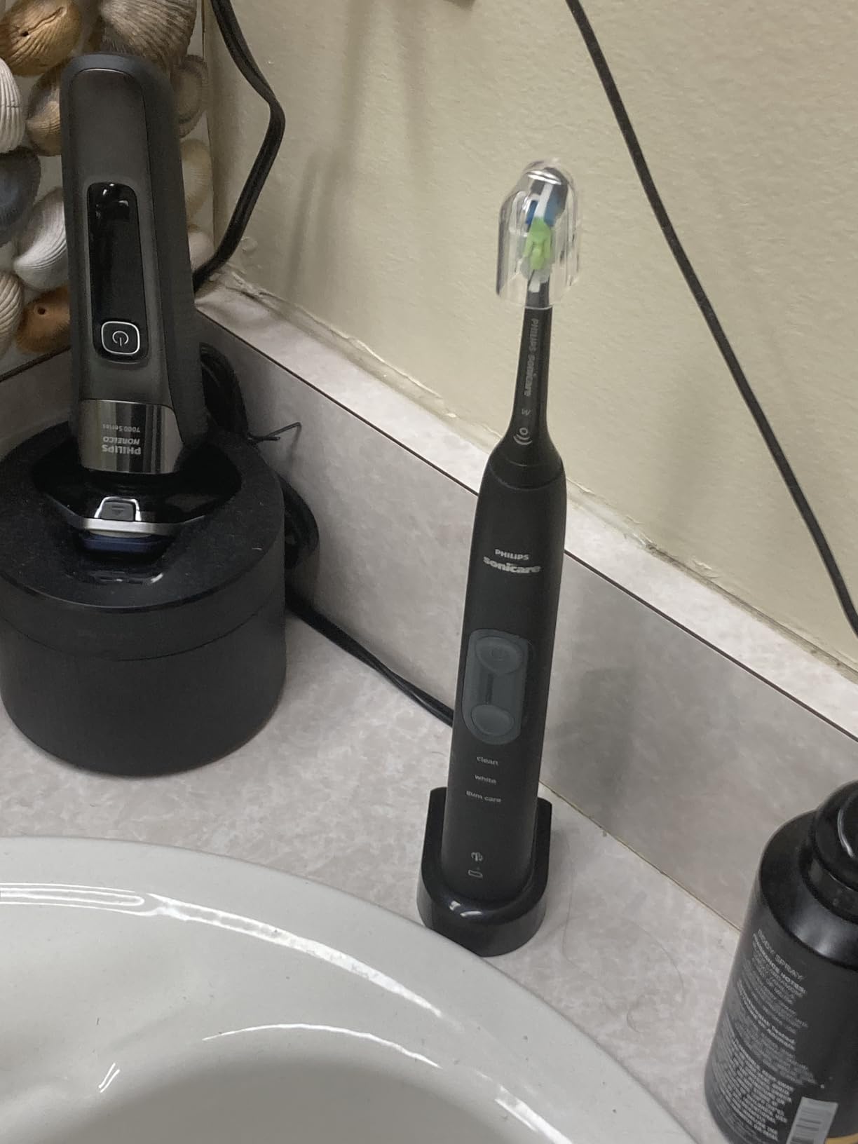 Philips Sonicare 5100 Rechargeable Electric Toothbrush, 1 Brush Head, White customer photo 1