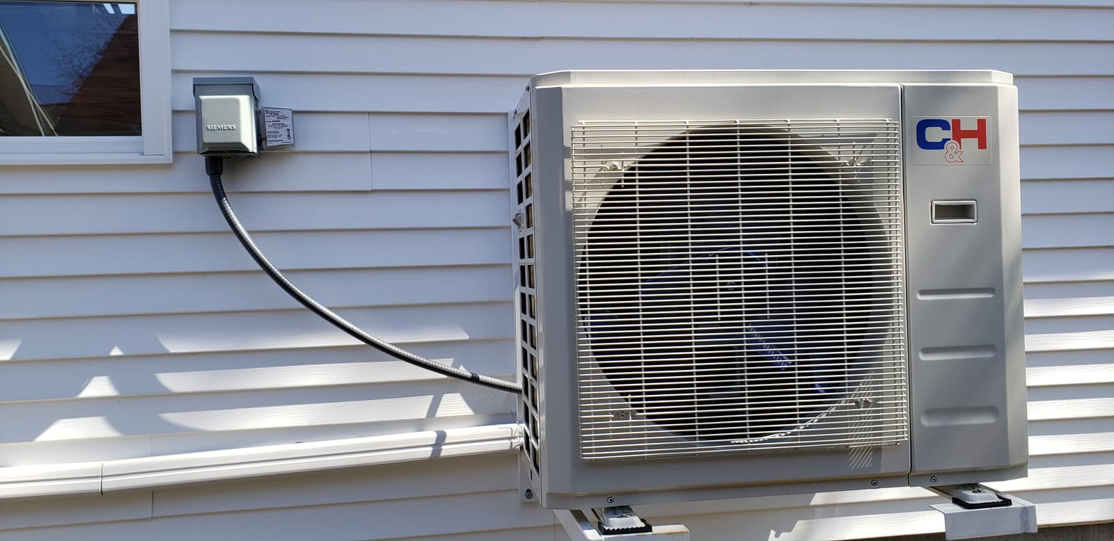 Cooper & Hunter 36,000 BTU 230V Wall Mount Mini Split Heat Pump, 19.5 SEER2 customer photo 1