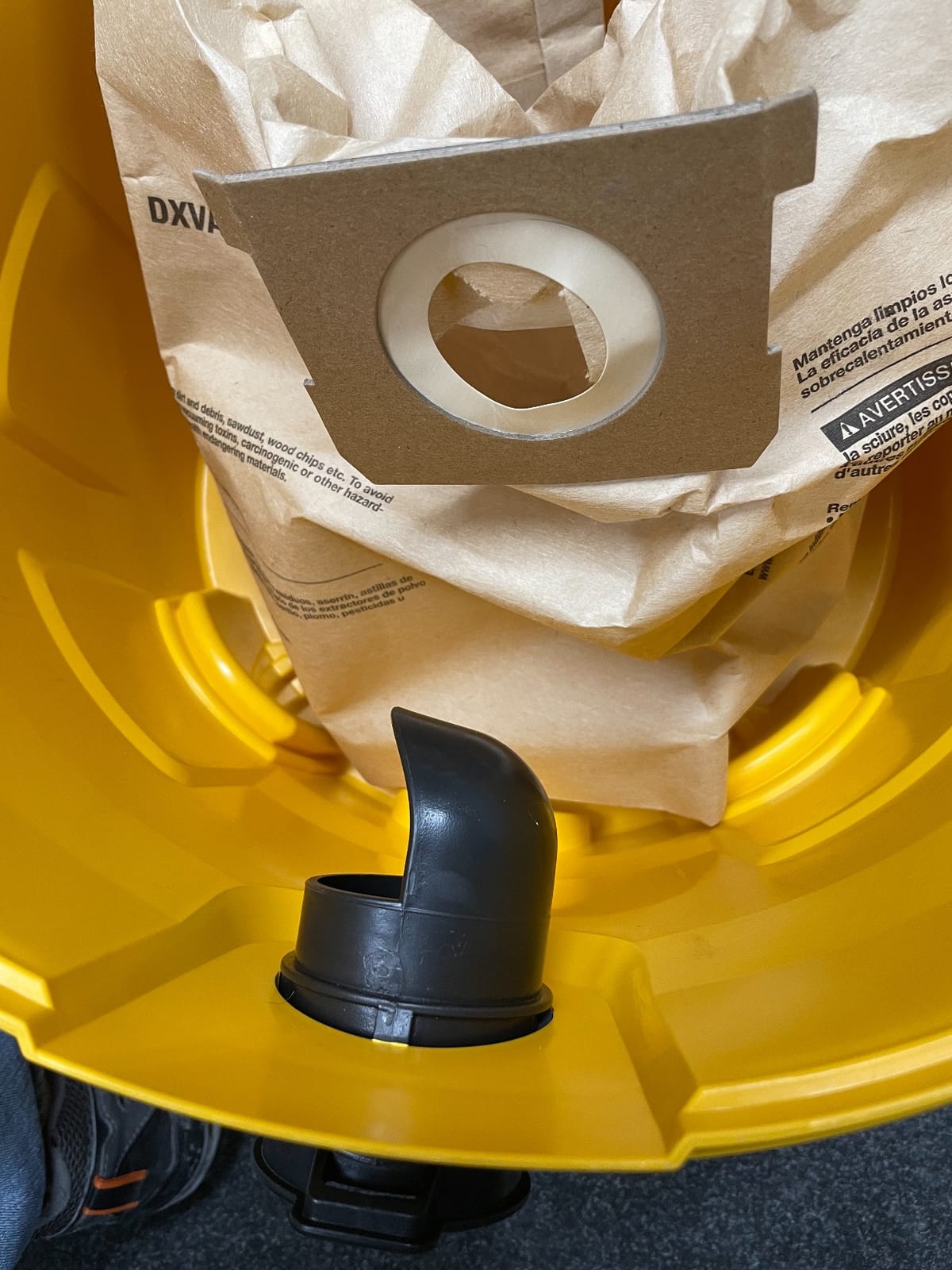 DEWALT 10 Gallon Poly Wet Dry Vacuum, 5.5 HP Shop Vacuum 120V 90 CFM for Jobsite, Work Shop, Commercial Area, Garage/Warehouse etc, 10 Ft Cord Model DXV10P customer photo 2