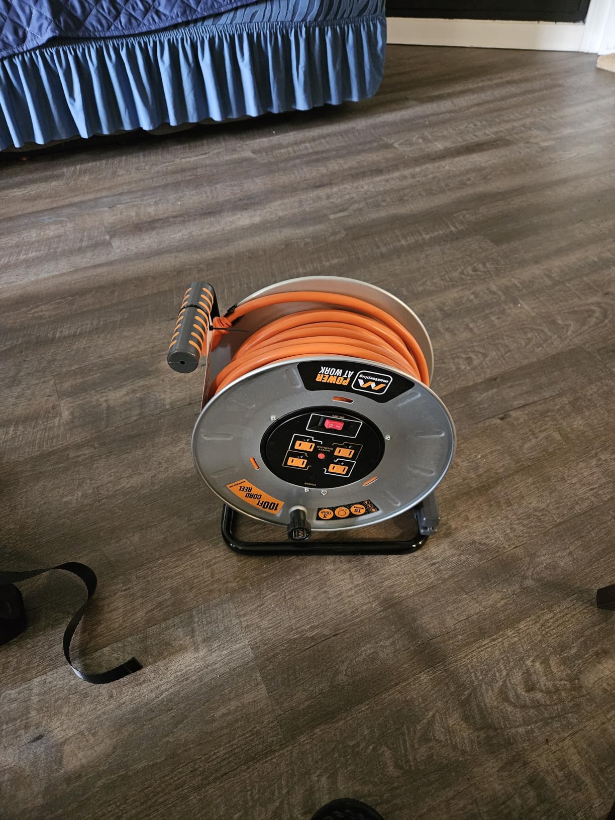 Masterplug 100ft Cord Reel, Metal Cable Drum, Retractable Extension Lead with Winding Handle, Safety Overload Circuit Breaker and Power Switch, 4x Grounded Outlets, 15amps, 12AWG Cable customer photo 1
