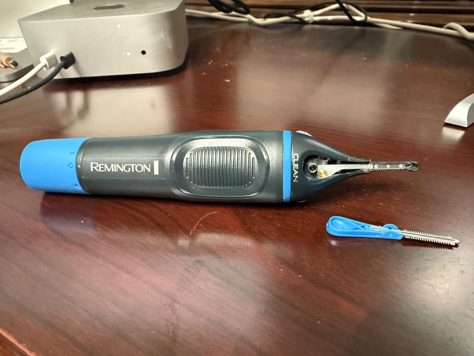 Remington Nose, Ear & Eyebrow Trimmer, Waterproof Groomer customer photo 2