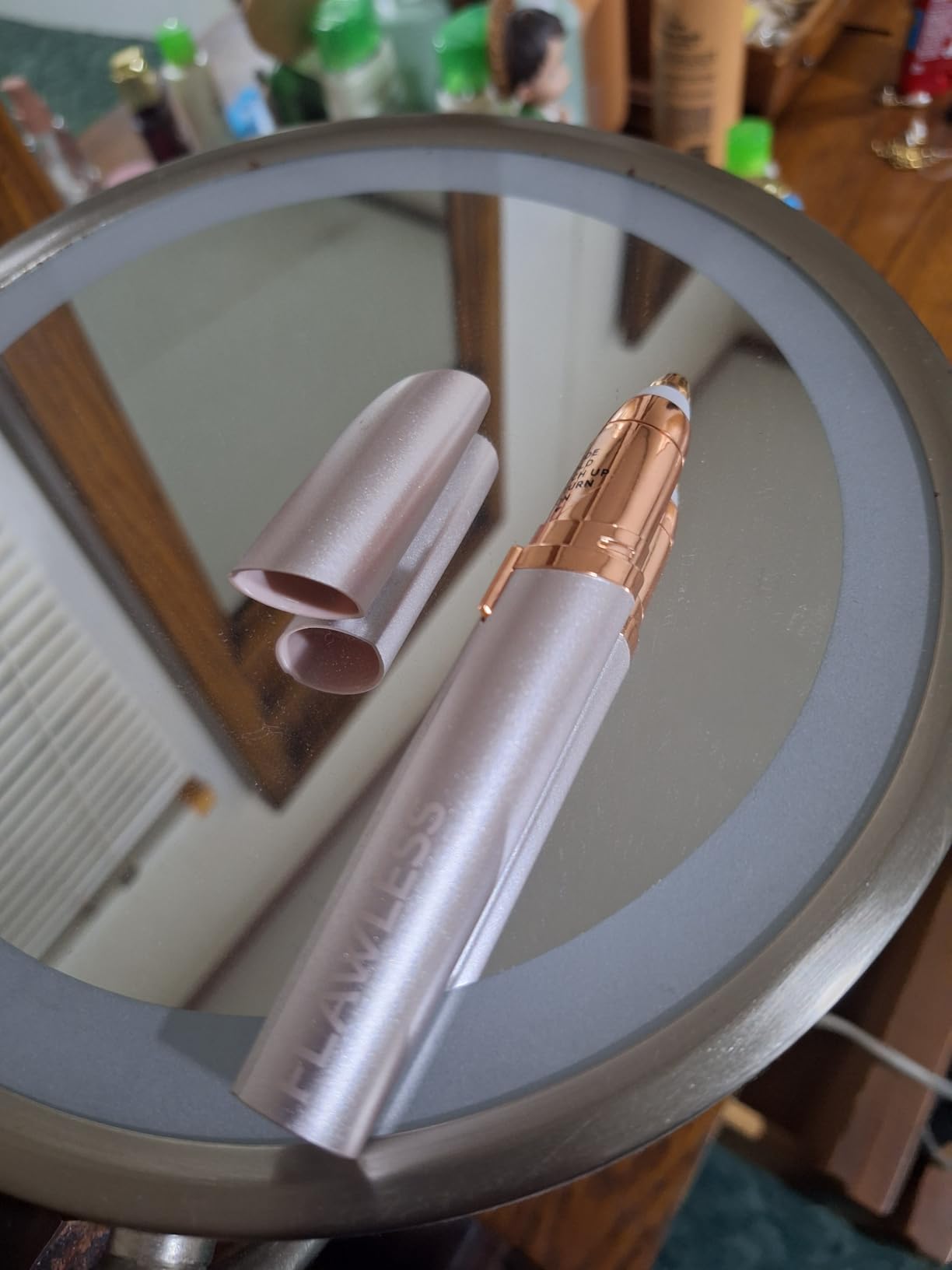 Finishing Touch Flawless Brows Eyebrow Hair Remover Electric Razor for Women with LED Light for Instant and Painless Hair Removal customer photo 2