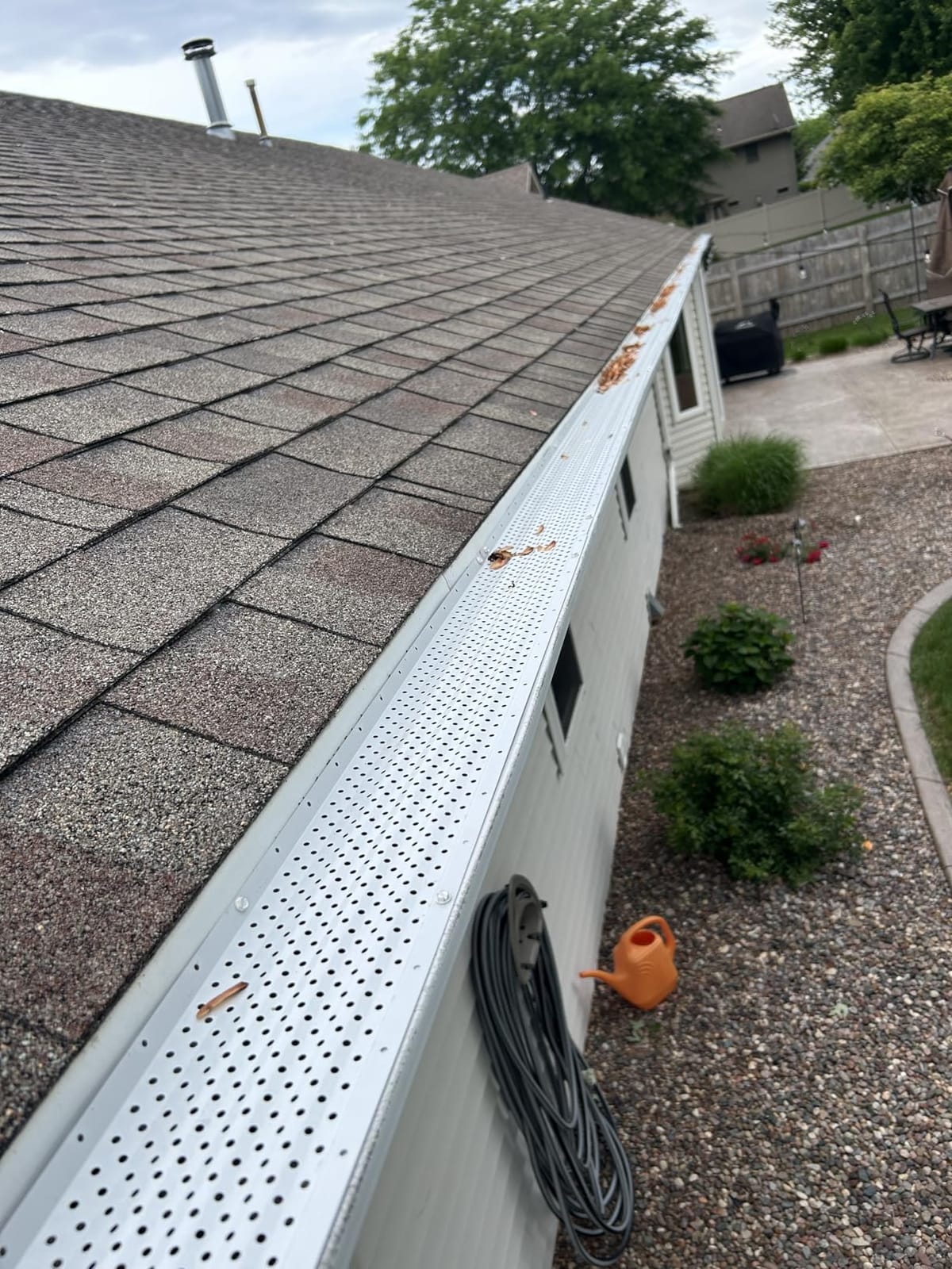 LeafTEK Heavy-Duty Aluminum Gutter Guard System, Fits 5 in, 100 ft, Black | Contractor-Trusted DIY Install Kit with Screws & Driver, Made in USA, Lifetime replacement warranty customer photo 1