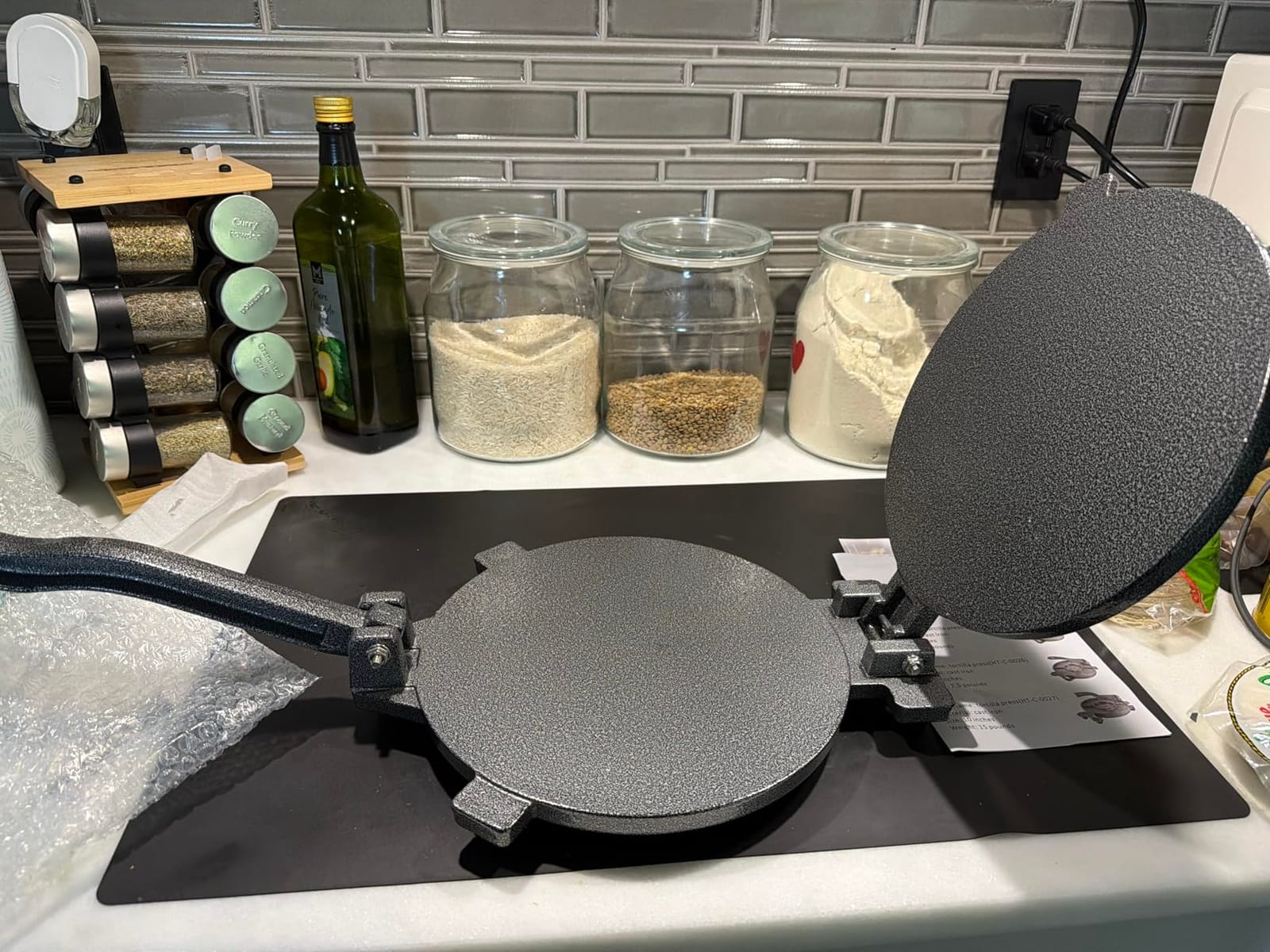 ARC 8-Inch Cast Iron Tortilla Press with 100 Parchment Papers customer photo 1