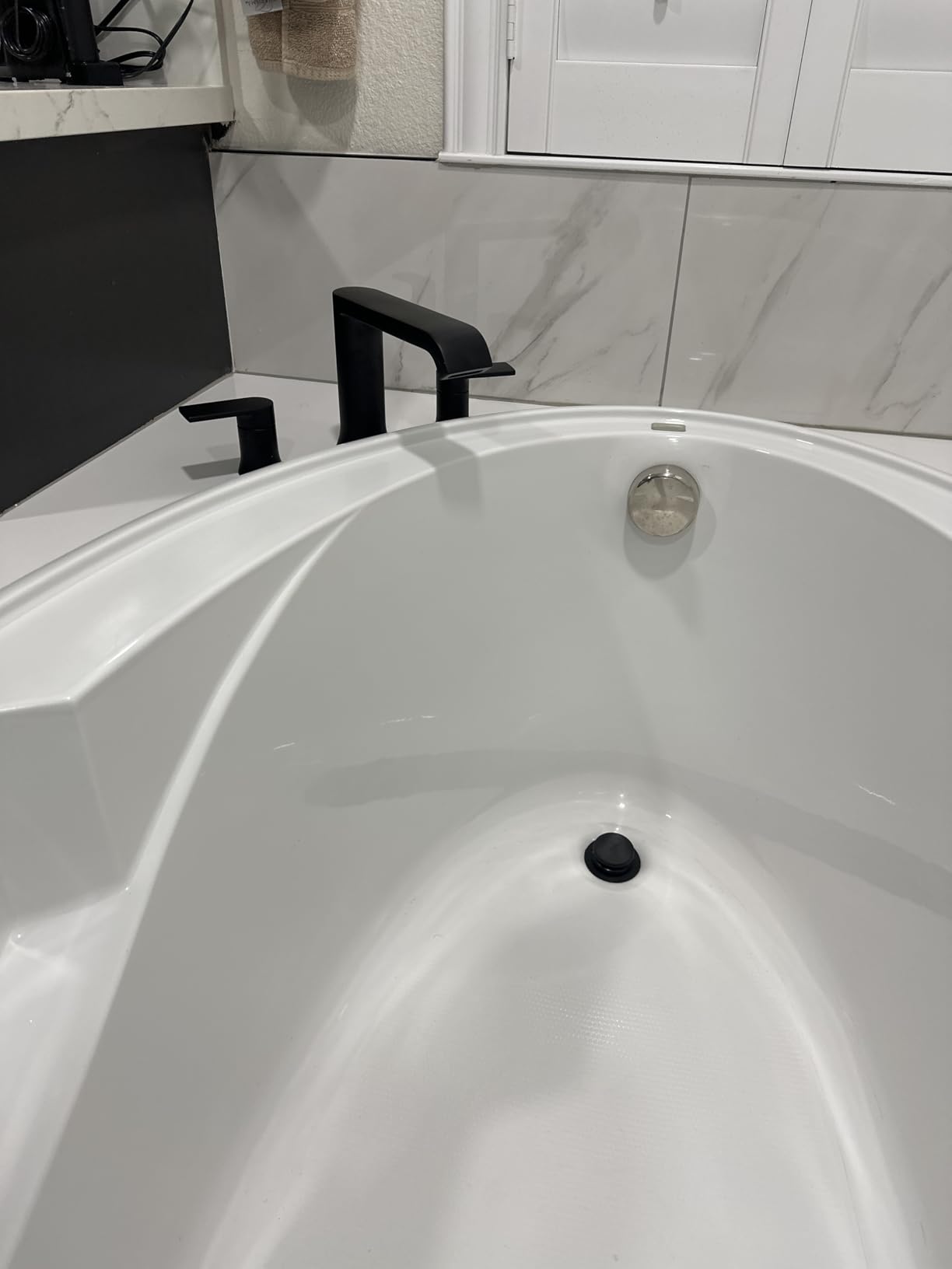 Moen Genta LX Two-Handle Deck Mounted Roman Tub Faucet, Widespread Modern Bathtub Set for Soaking Tub, Valve Required, Matte Black, T908BL customer photo 2