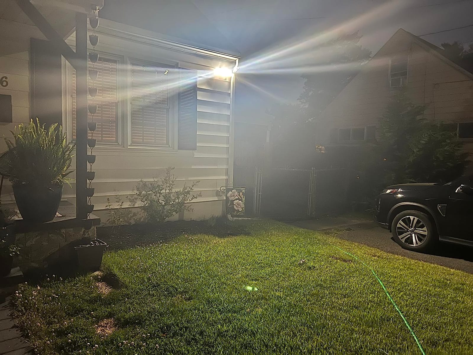 LEPOWER Solar LED Security Lights, PIR Motion Sensor Outdoor, 1600LM, Yard | 5500K Daylight, 72FT180° Motion Sensor Flood Light, 3 Adjustable Head, Easy Install, IP65 Waterproof for Porch, Patio, Garage customer photo 2