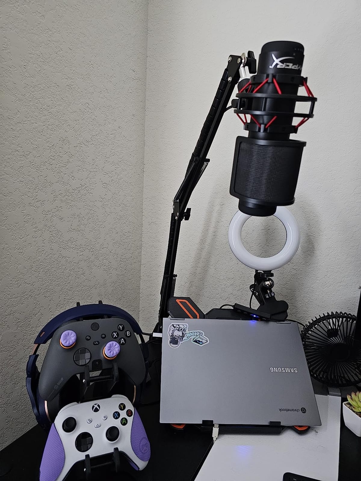 HyperX QuadCast - USB Condenser Gaming Microphone, for PC, PS4, PS5 and Mac, Anti-Vibration Shock Mount, Four Polar Patterns, Pop Filter, Gain Control, Podcasts, Twitch, YouTube, Discord, Red LED customer photo 2