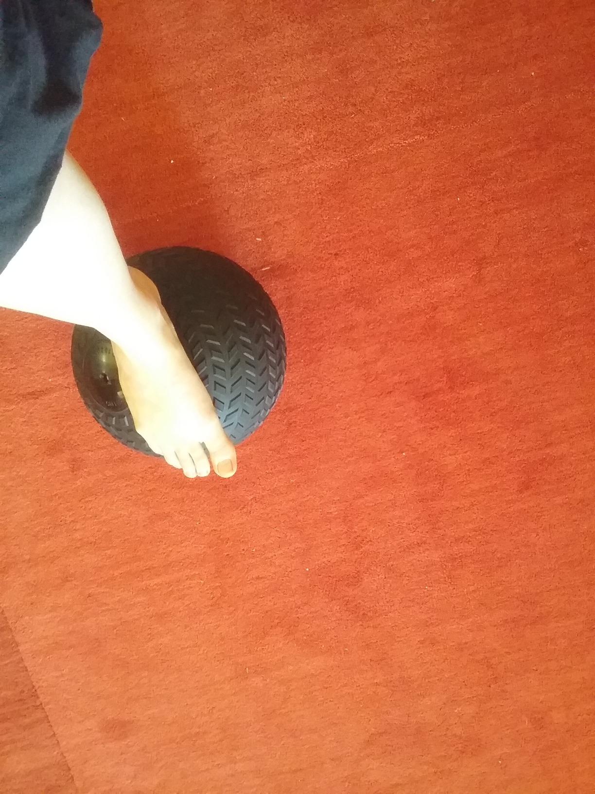 Fitness First Slam Ball, Easy-to-Grip, Sand-Filled Medicine Ball for Exercise and Workout, Ideal for Weight Training, Cross-Training, Cardio, and Plyometric Workout, Available in Different Weights customer photo 2