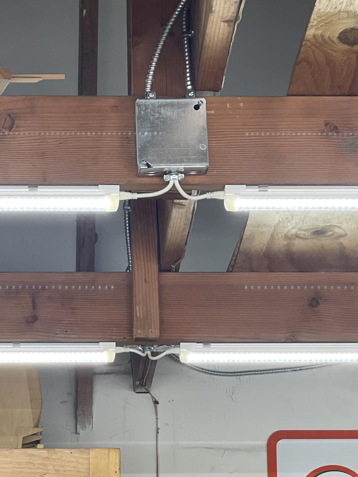 Barrina T8 LED Shop Lights 4FT, 40W 5500LM 5000K, High Output, 10 Packs customer photo 1
