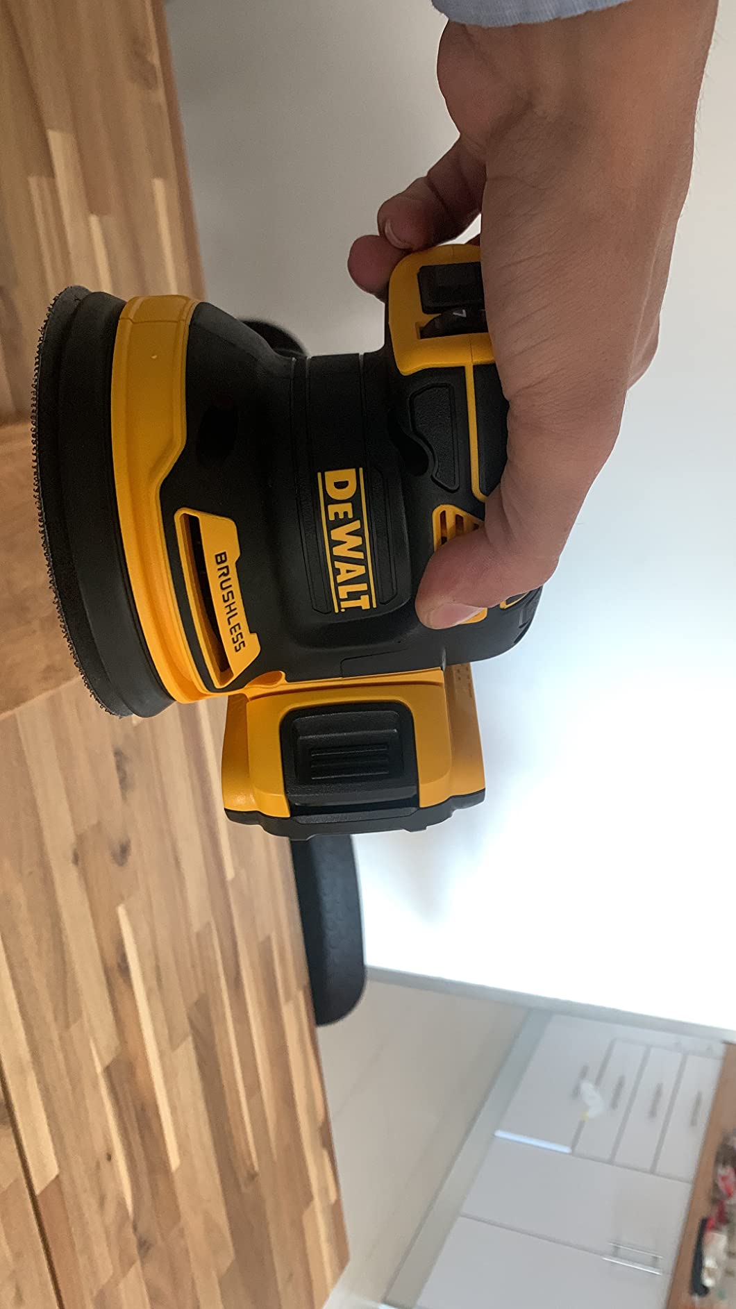 DEWALT 20V MAX Orbital Sander Cordless, 5-Inch Sander Tool, 2.Ah, 8,000-12,000 OPM, Variable Speed Dial, Storage Bag, Battery and Charger Included (DCW210D1) customer photo 1