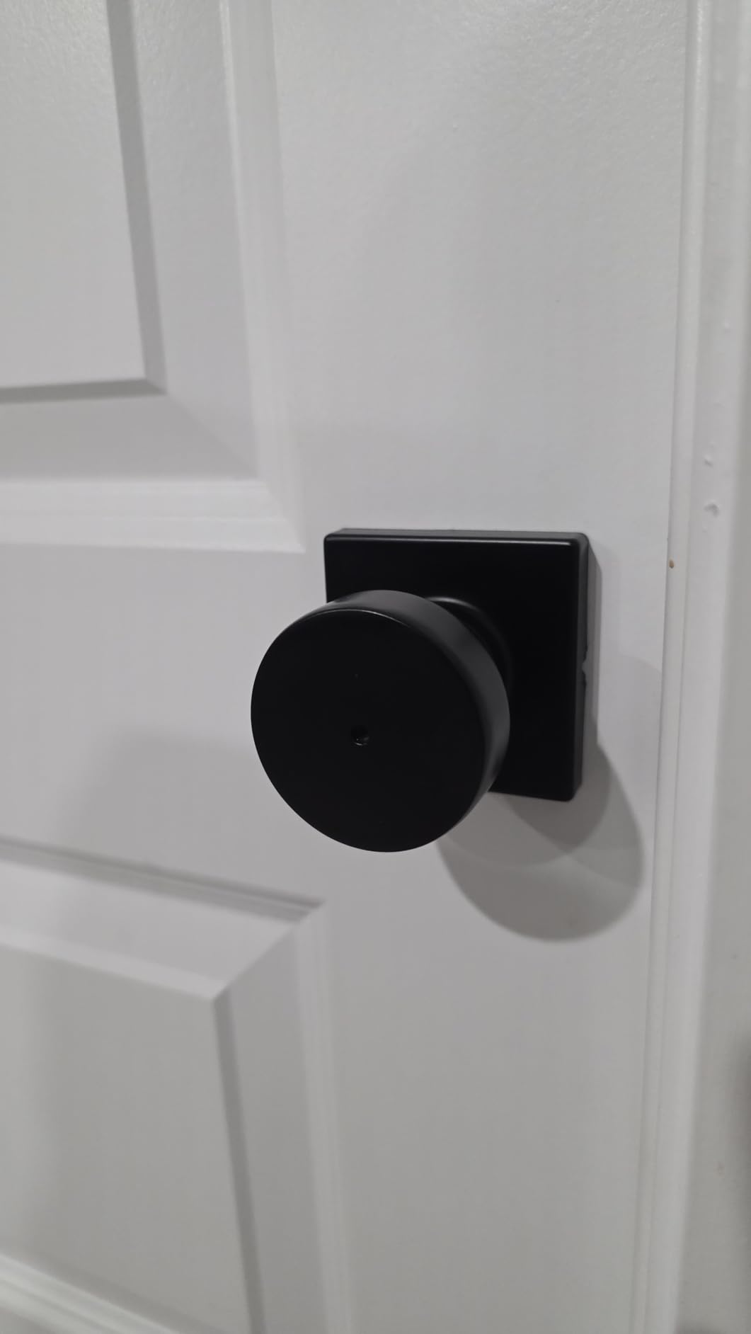 Kwikset Pismo Interior Privacy Door Knob with Lock, Door Handle For Bathroom and Bedroom, Matte Black Keyless Turn Lock Doorknob, with Microban Protection customer photo 1
