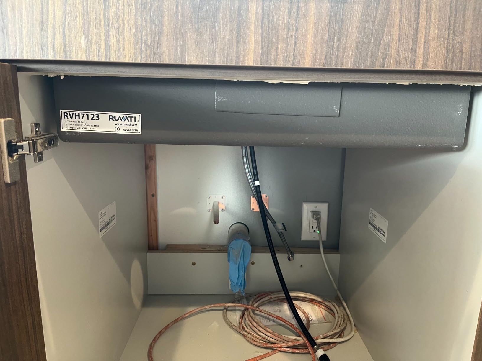 Ruvati 33-in 16-Gauge Tight-Radius Undermount Kitchen Sink - RVH7433 customer photo 2