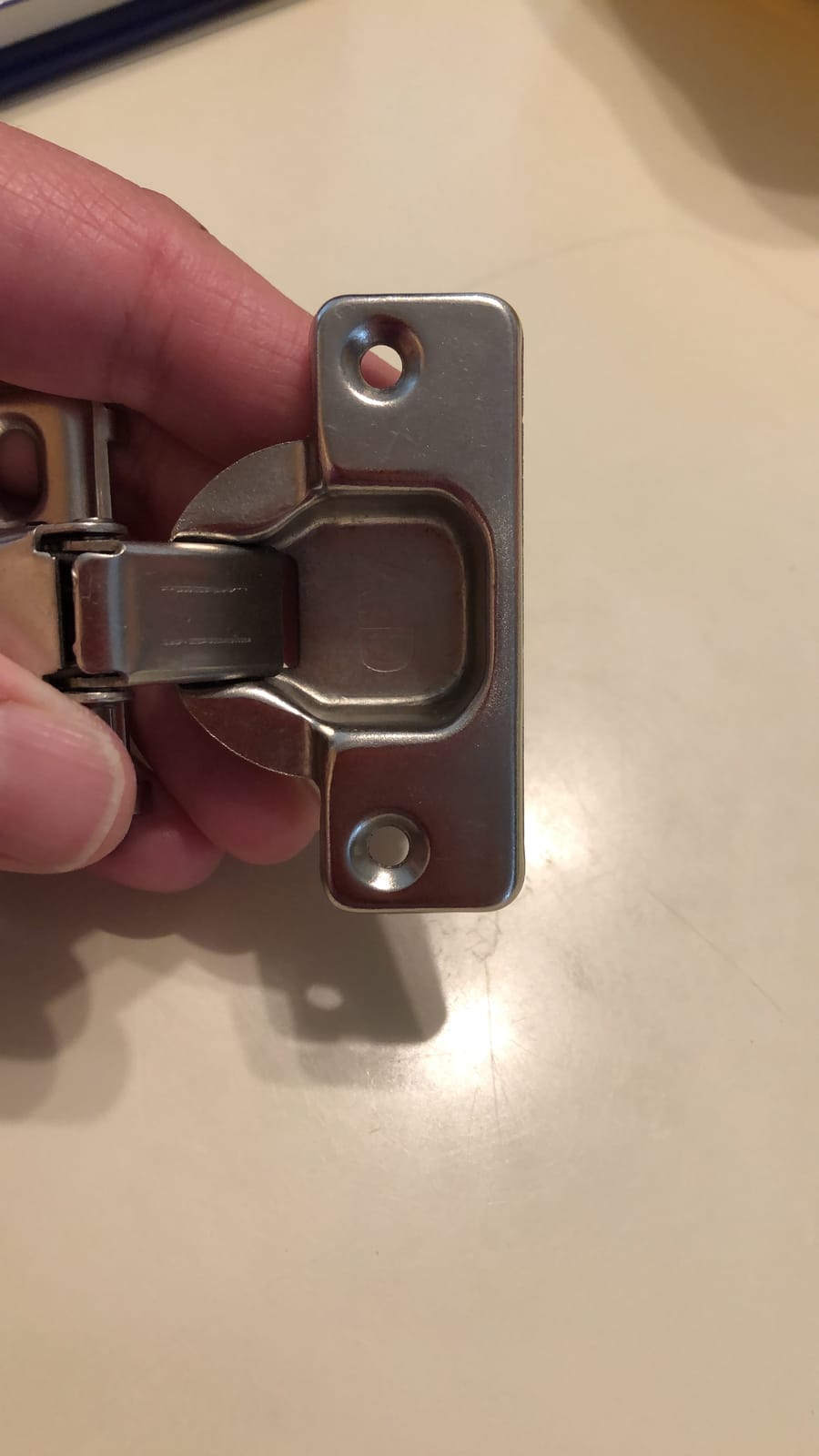 Silverline 1/2 inch Overlay Concealed Cabinet Hinges, Self-Closing Short Arm European Hinge for Face Frame Cabinets, 105Deg Opening, 35mm Cup, Screw-On Steel Hardware with Screws (6 Pack) customer photo 1