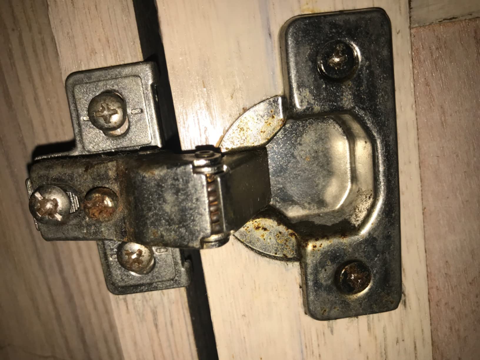 Silverline 1/2 inch Overlay Concealed Cabinet Hinges, Self-Closing Short Arm European Hinge for Face Frame Cabinets, 105Deg Opening, 35mm Cup, Screw-On Steel Hardware with Screws (6 Pack) customer photo 2