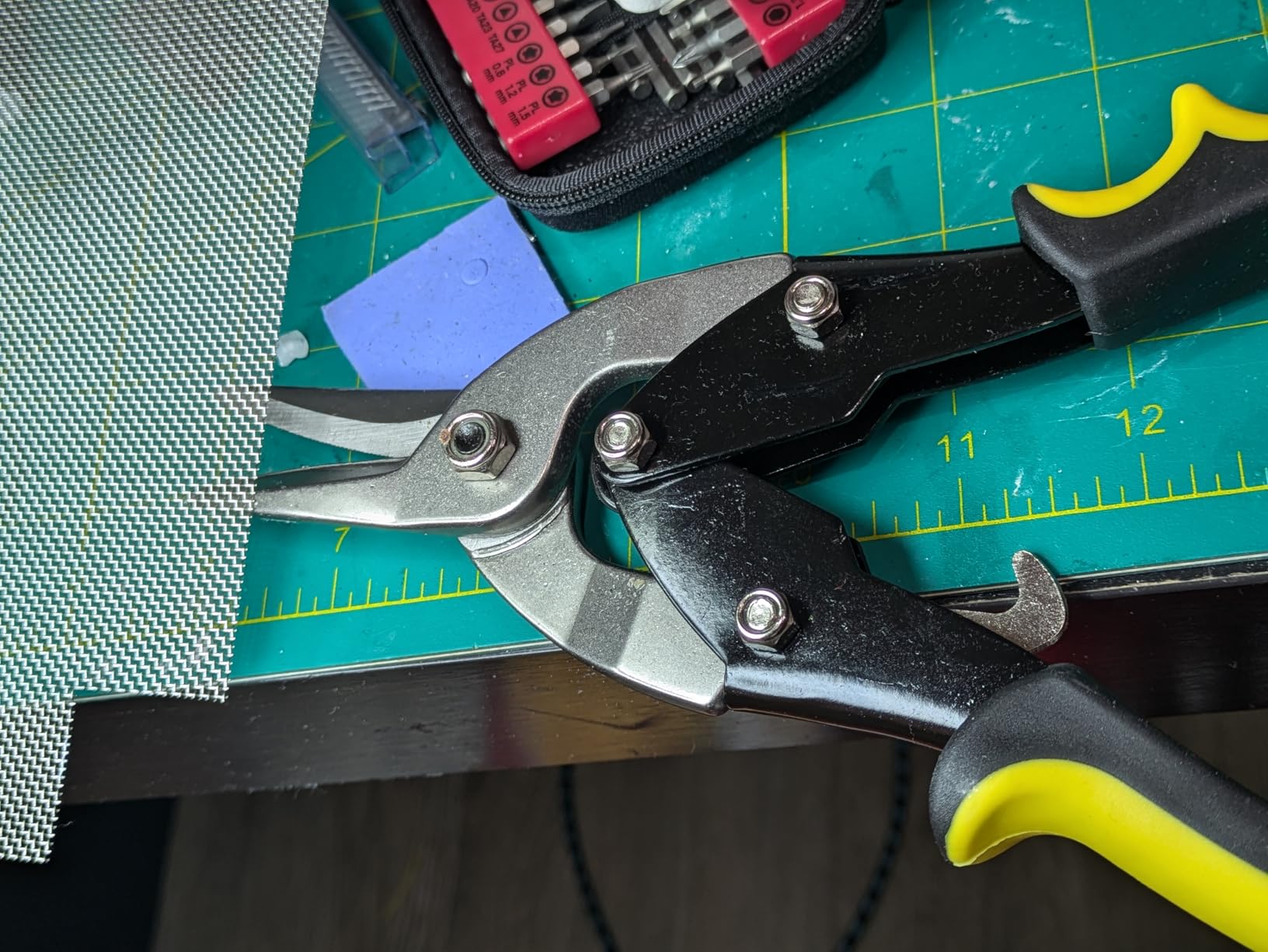 Amazon Basics Straight Cut Aviation Tin Snips, Metal Cutters with Safety Latch customer photo 2