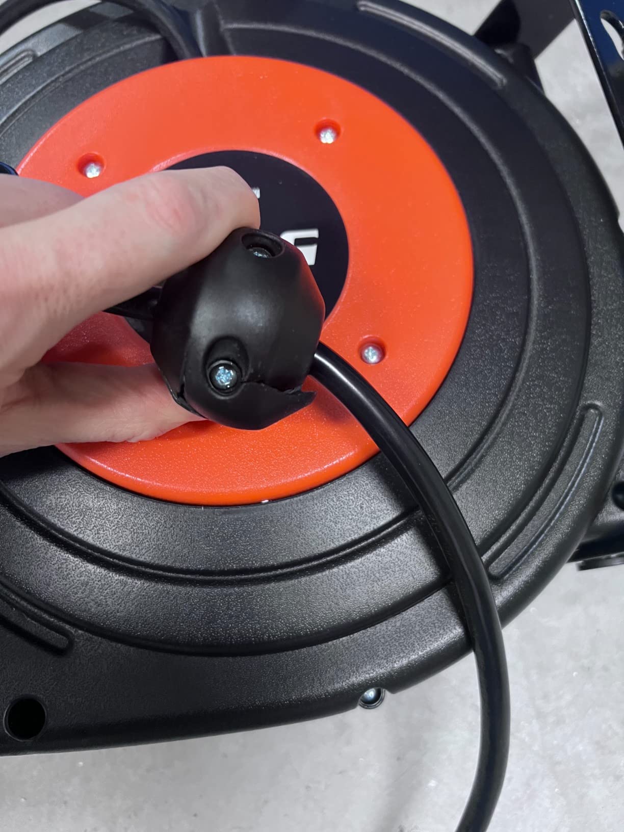 DEWENWILS 50FT Retractable Extension Cord Reel, 14AWG/3C SJTOW Cord Reel customer photo 1