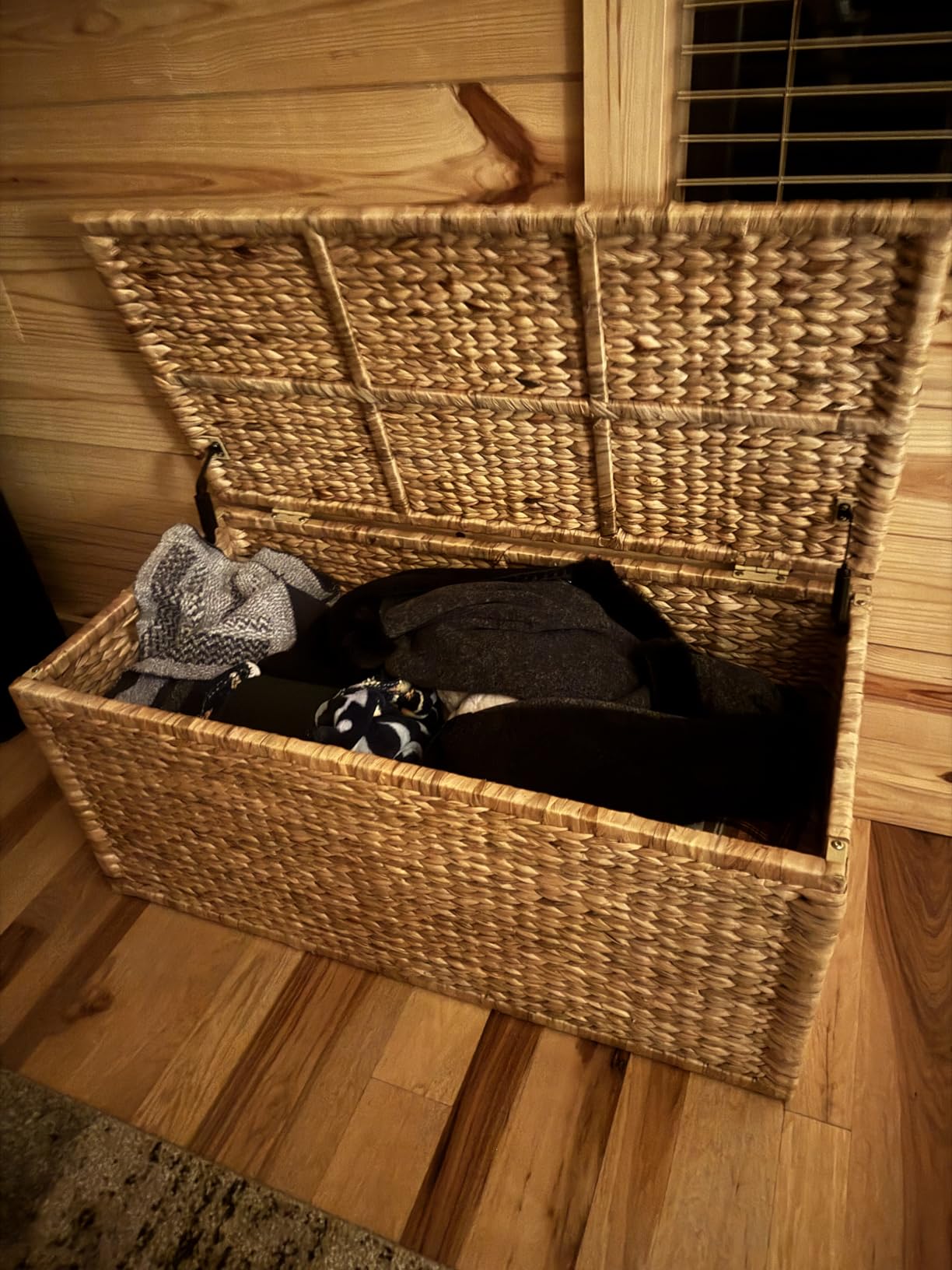 eHemco Water Hyacinth Wicker Storage Trunk, Natural, 30x17.5x17.5 Inches customer photo 2