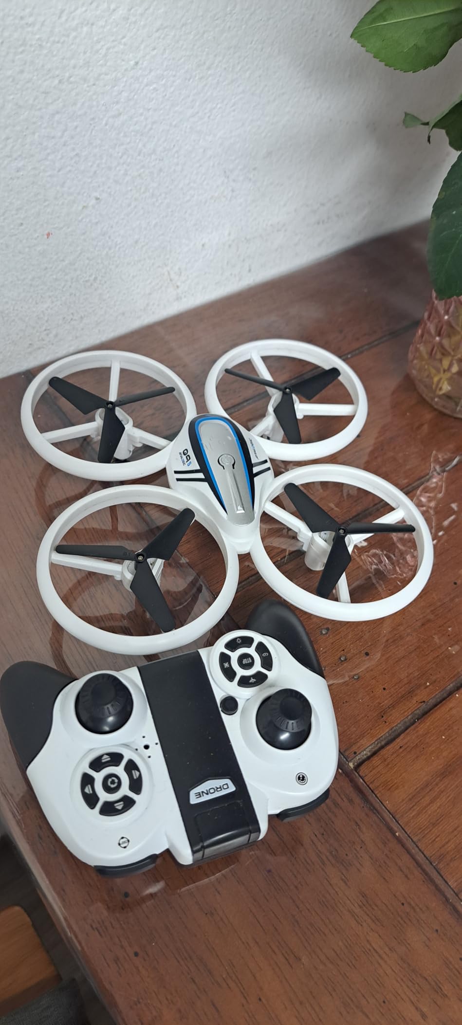 Q9s Drones for Kids,RC Drone with Altitude Hold and Headless Mode,Quadcopter with Blue&Green Light,Propeller Full Protect,2 Batteries and Remote Control,Easy to fly Kids Gifts Toys for Boys and Girls customer photo 1
