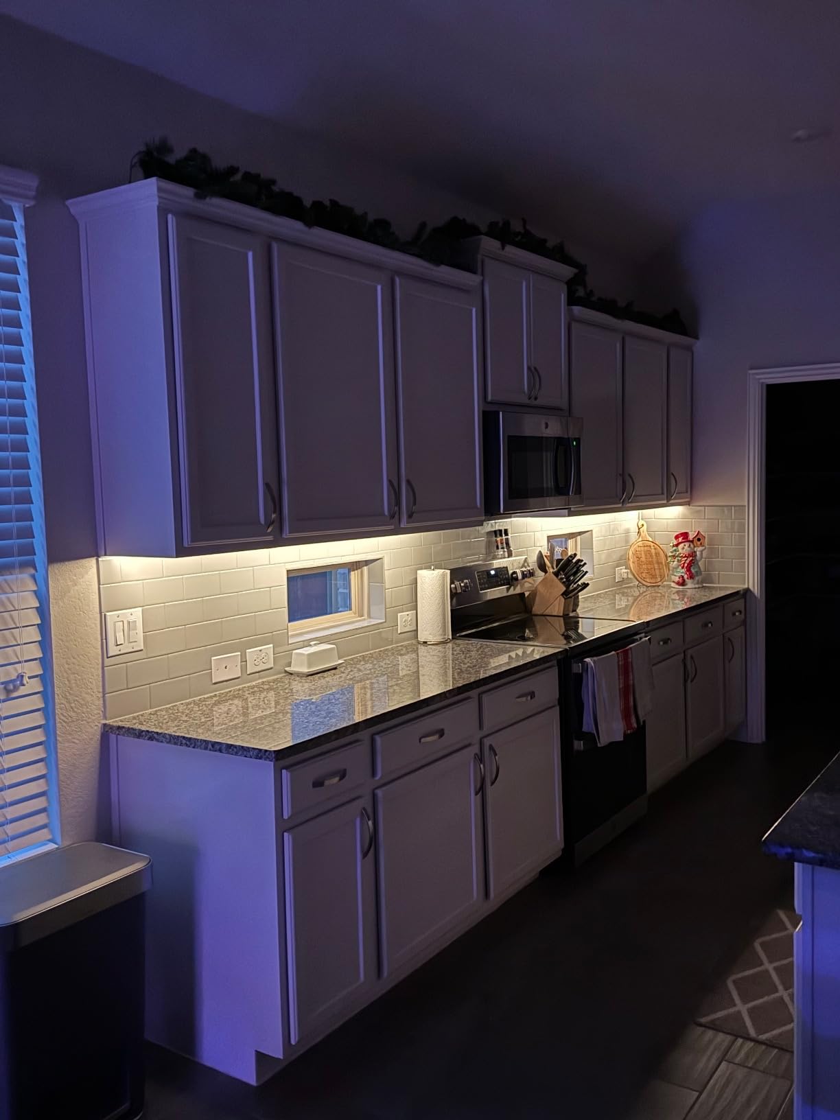 WOBANE Under Cabinet LED Lighting Kit,Dimmable Strip Lights with RF Remote customer photo 1