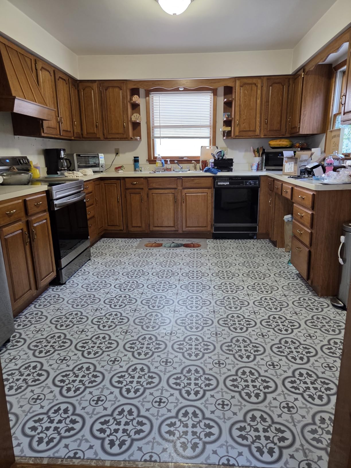 FloorPops FP2953 Remy Peel & Stick Floor Tiles, Grey customer photo 2