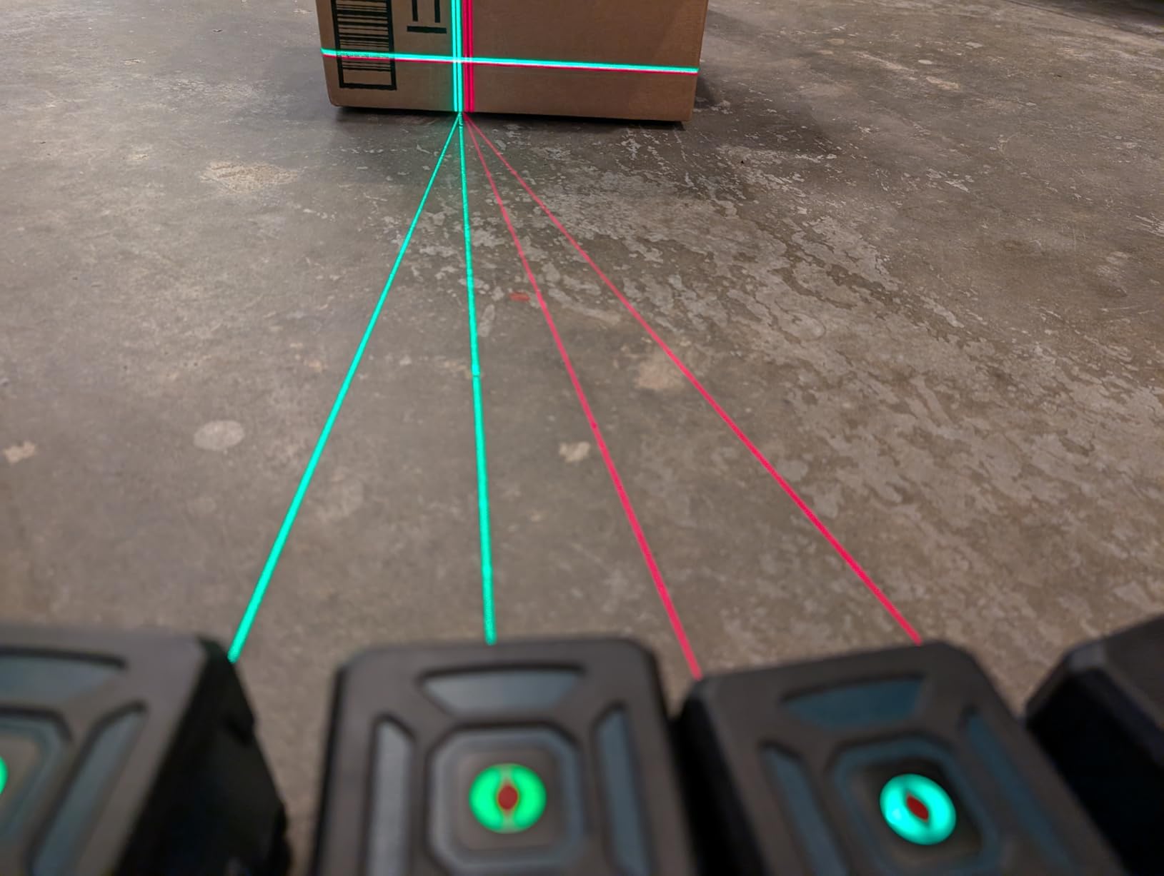 Laser Level, RockSeed Cross Line Laser with Self-Leveling, Vertical and Horizontal Line, Rotatable 360 Degree, Carrying Pouch, Battery Included (LV1) customer photo 1