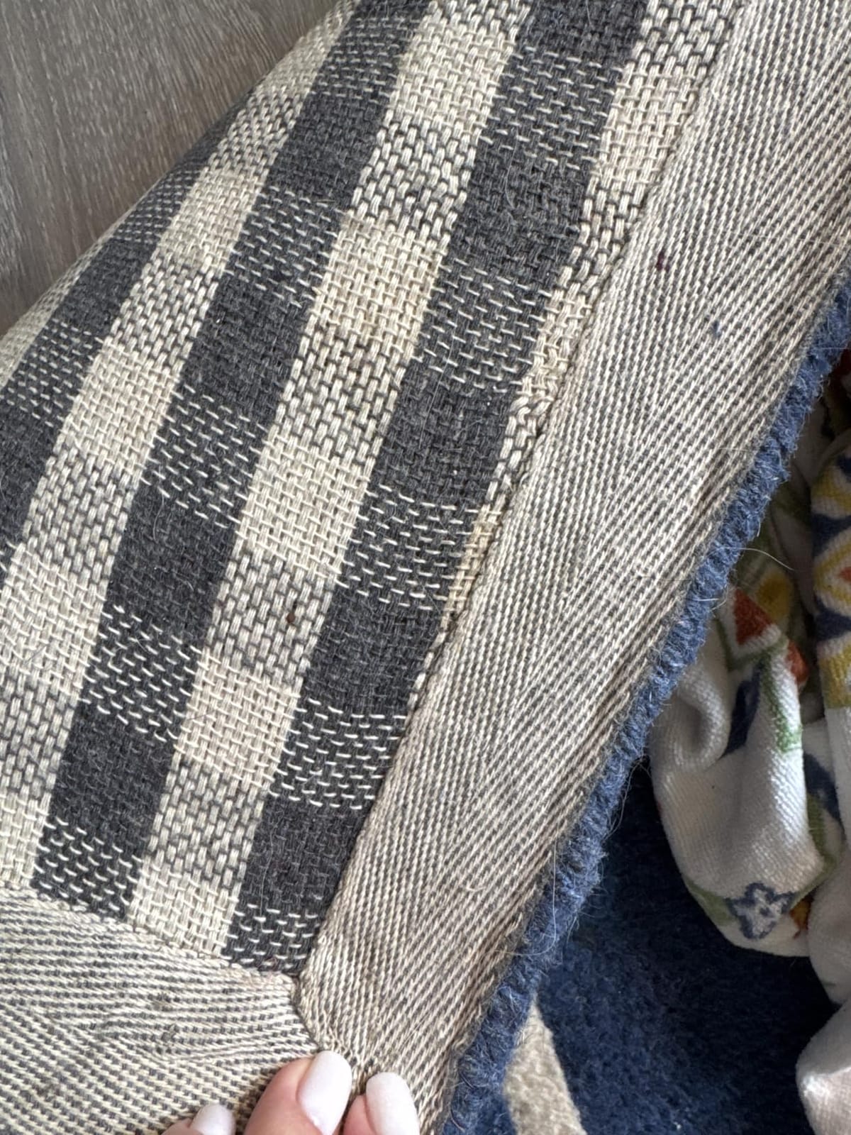 SAFAVIEH Bella Collection Area Rug - 9' x 12', Black & Ivory, Handmade Dotted Border Wool, Ideal for High Traffic Areas in Living Room, Bedroom (BEL151E) customer photo 2