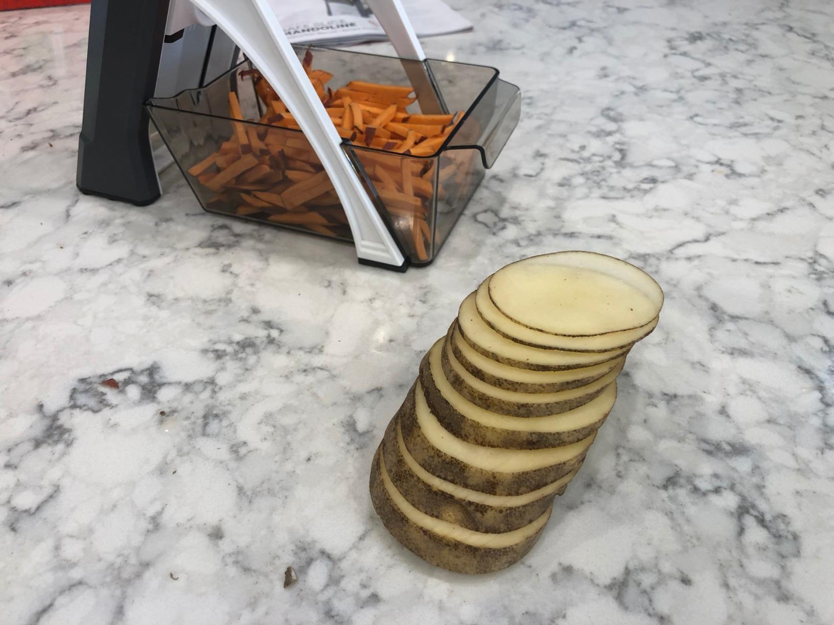 Dash Safe Slice® Mandoline - Compact, Foldable Food Slicer - Slice, Dice, Julienne & More - Perfect for Quick Food Prep - Recipe Guide Included - Cool Grey customer photo 2