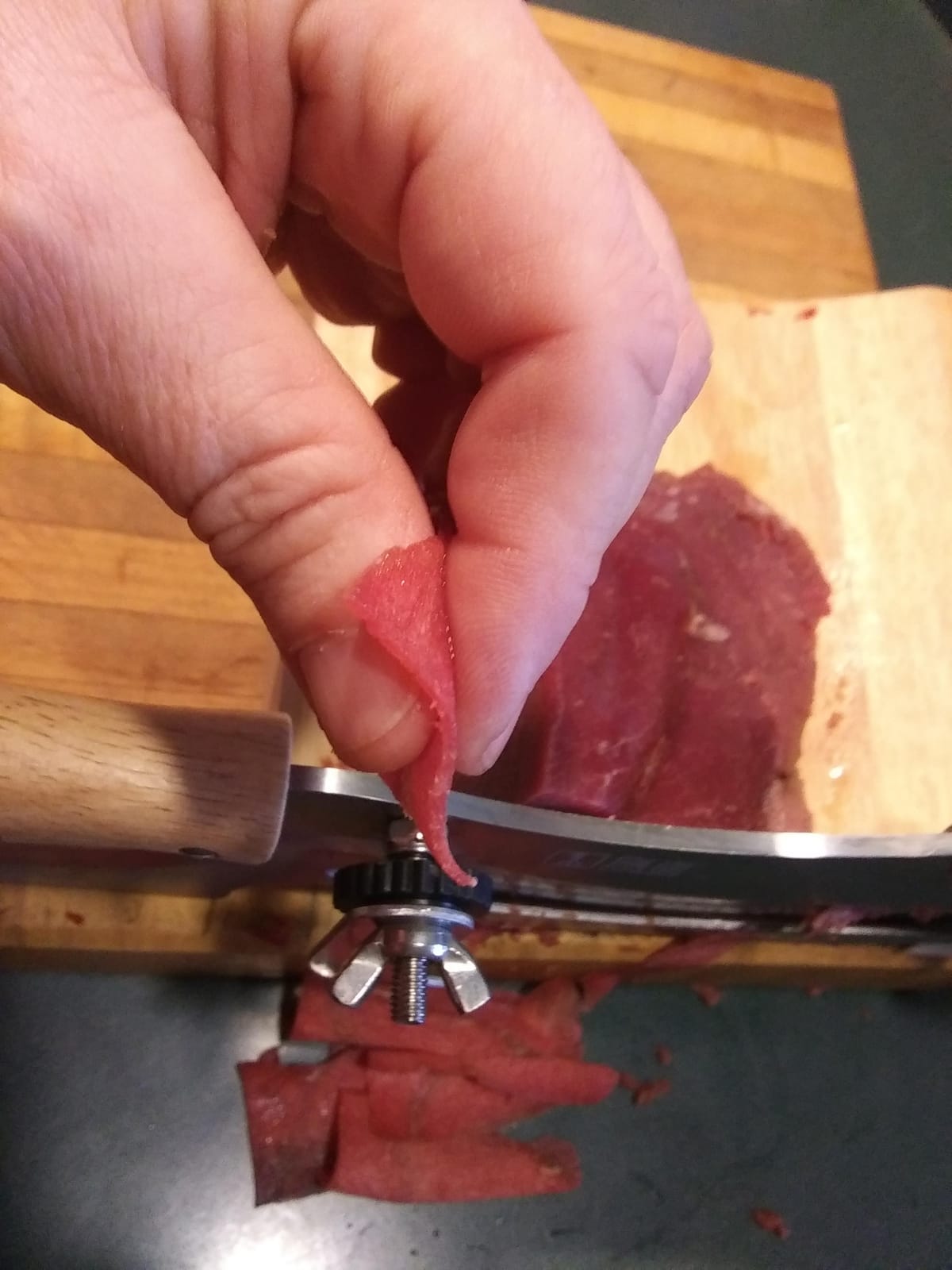 CGOLDENWALL 2 Blades Chinese Medicine Slicer Manual Radiused Biltong Slicer, with Magnetic Stainless Steel Tray, for Chinese Herbs, Biltong, Beef Jerky, Hard Fruits and Vegetables, Nougat customer photo 1