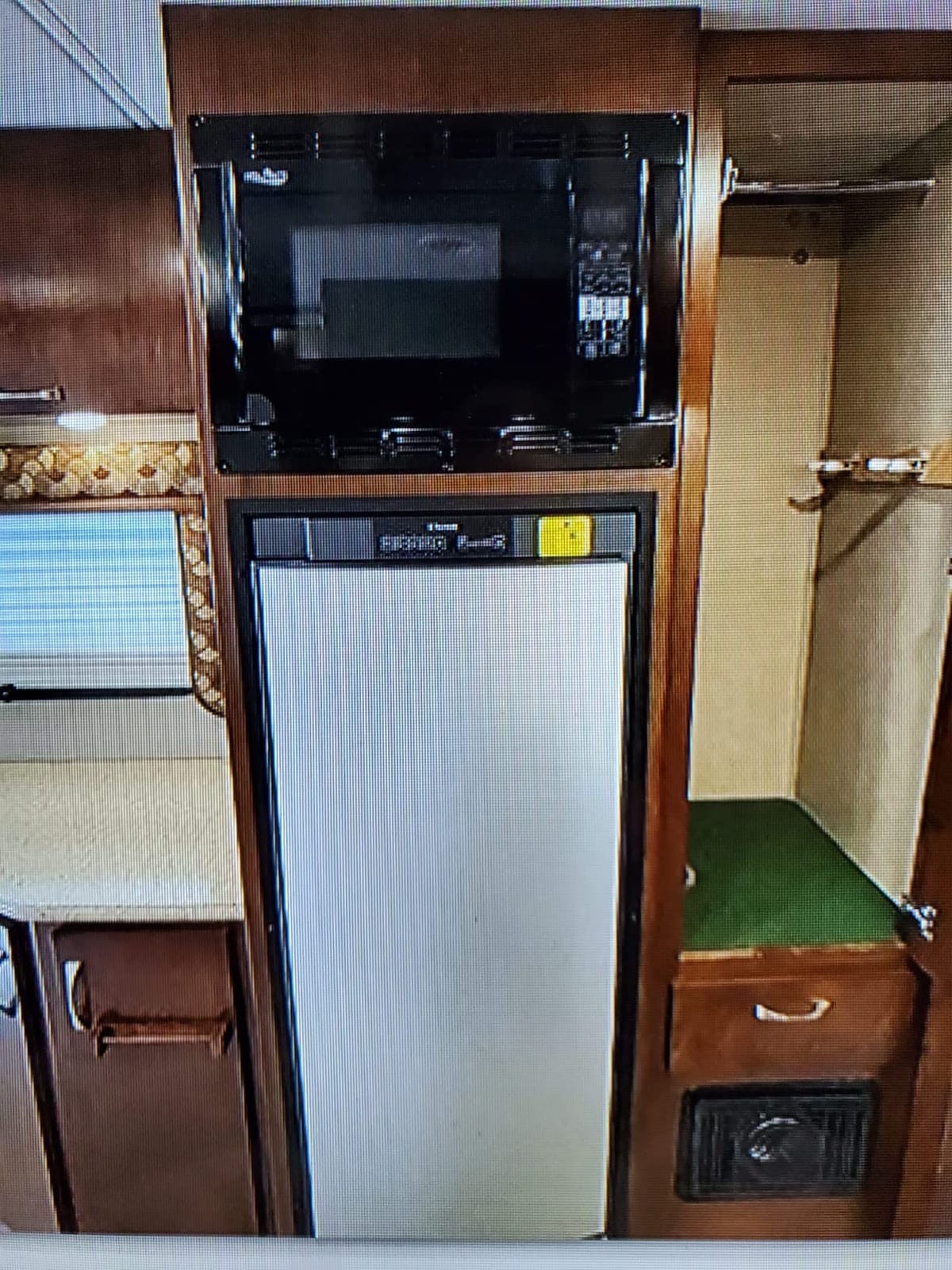 Norcold N10DCSSR Polar-Series 10 cu.ft. DC Compressor RV Refrigerator with Stainless Steel Doors - Right-Handed customer photo 2