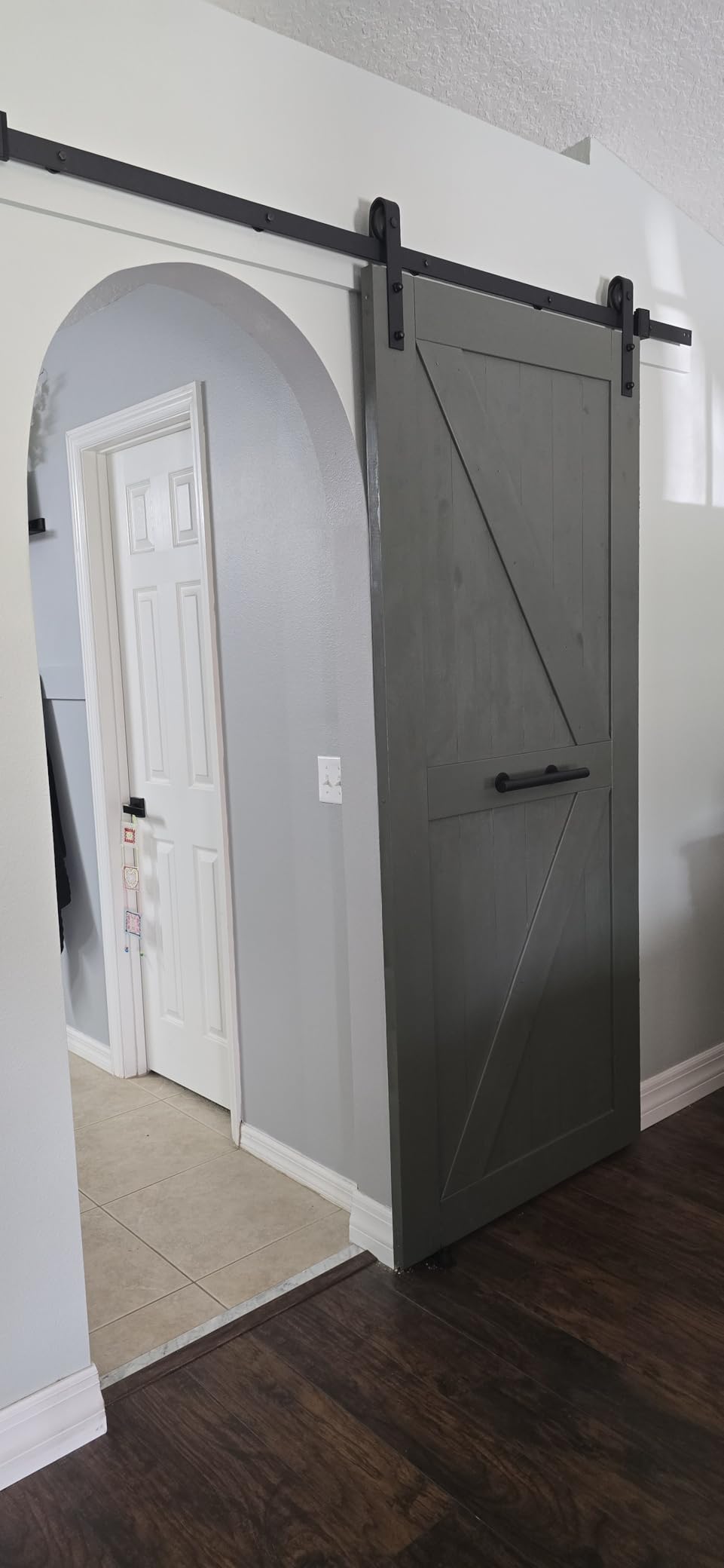 S&Z TOPHAND® 36in x 84in Unfinished British Brace Knotty Barn Door with Sliding Hardware Kit/Solid Wood/Sliding Door/Double Surfaces/A Simple Assembly is Required customer photo 1