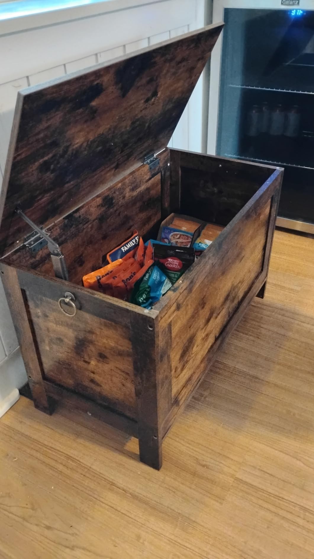 HOOBRO Toy Box, Retro Wooden Look Storage Chest with Safety Hinge, Entryway Storage Bench Supports 330 lb, 29.9 x 15.7 x 18.9 Inches Toy Chest Organizer, Easy Assembly (Rustic Brown) BF75CW01G2 customer photo 1