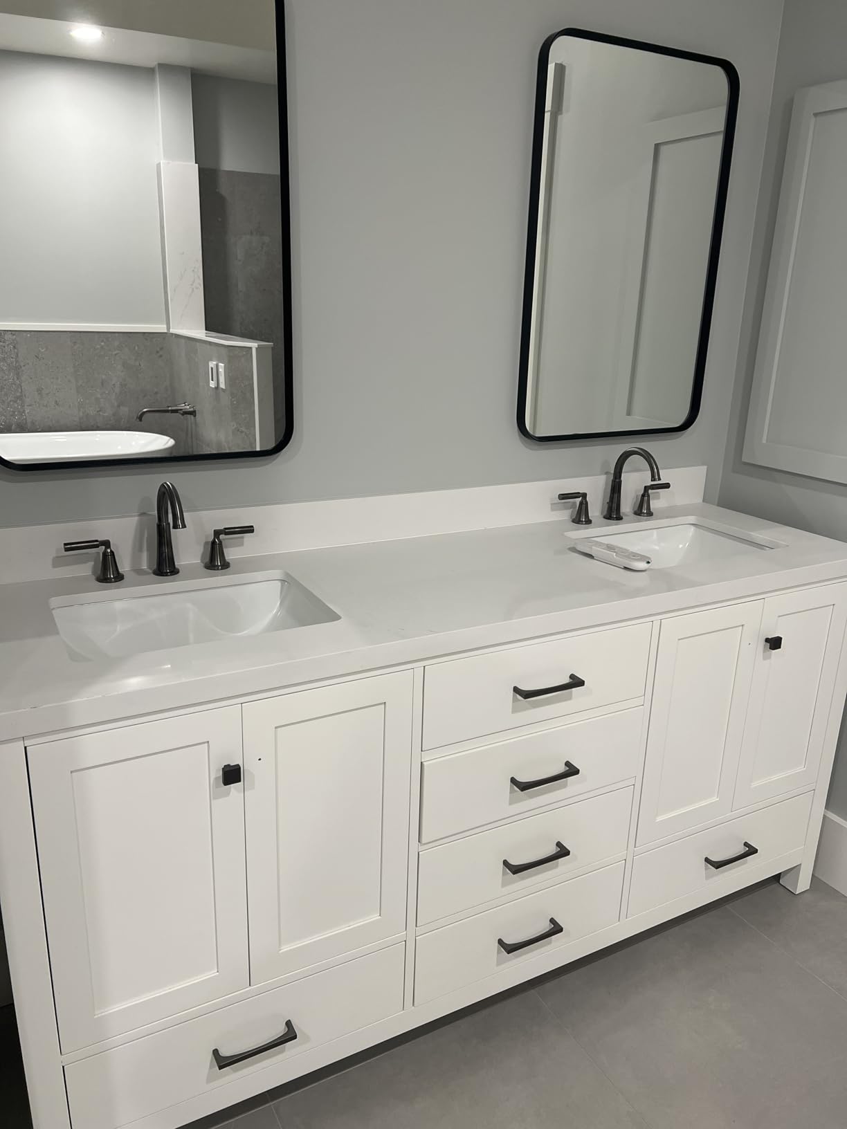 ARIEL Cambridge 72-inch Bathroom Vanity with Sink,Solid Wood, 1.5-inch Pure White Quartz Countertop & Backsplash, Double Rectangular Porcelain Sink, 4 Soft Closing Doors, 6 Dovetail Drawers, Grey customer photo 2