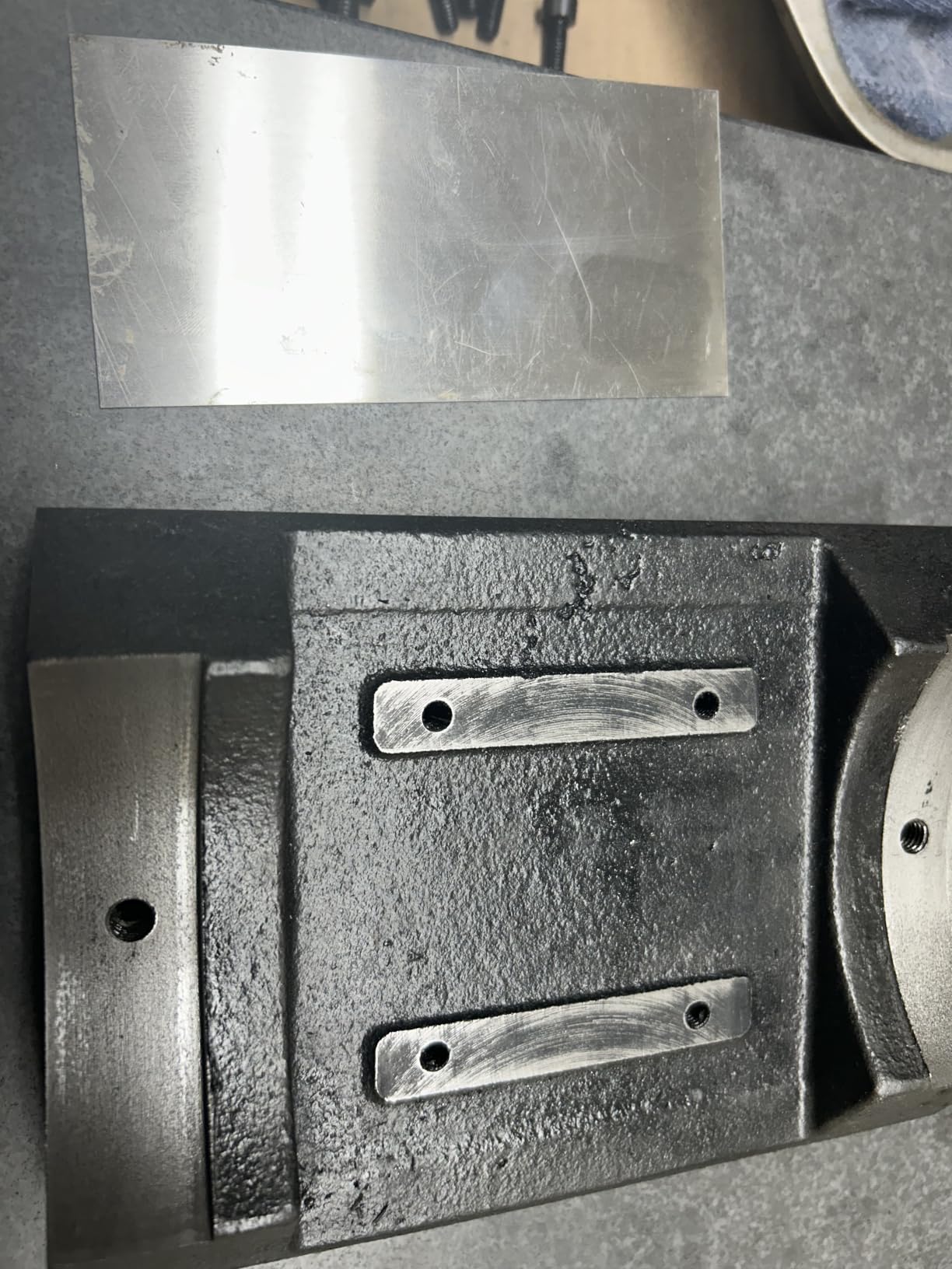BestEquip Tilting Milling Table 10x7inch Tilting Angle Milling Machine 0-80°Adjustable Swivel Angle Plate with 3 T-slots and an Adjustable Crank Handle Heavy Duty Tilting Milling Machine for Grinding customer photo 1