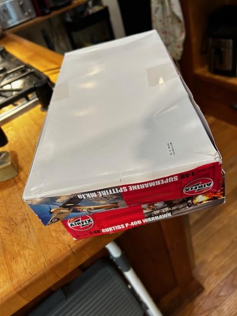 Airfix Model Airplane Kit Gift Set - A05126A Supermarine Spitfire Mk.Ia, Plastic Plane Model Kits for Adults & Kids 8+, Skill Level 3, 1:48 Scale WW2 Military Aircraft Models Gifts customer photo 2