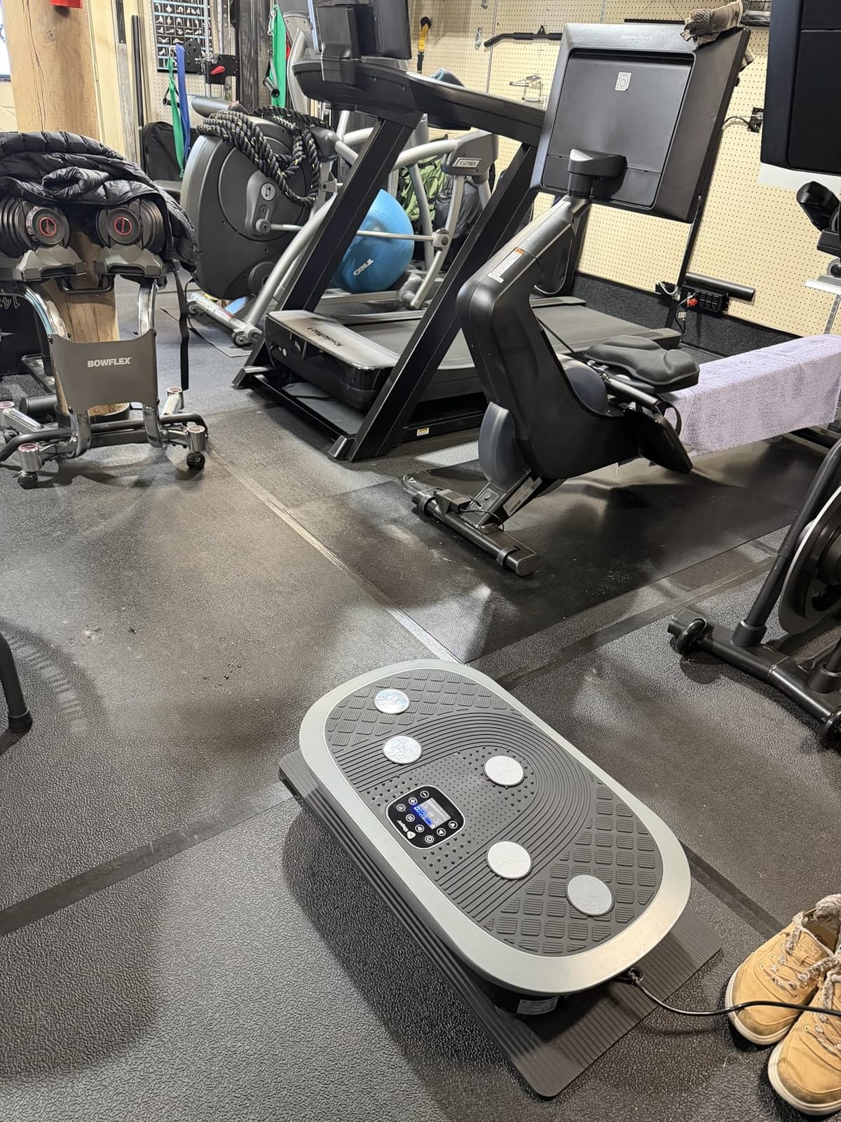 Lifepro Rumblex Plus/Pro 4D Vibration Plate Exercise Machine with 60 Speeds | 3 Motors, 7 Training Modes, Bluetooth Speaker, Wristband Remote — Vibration Plate for Lymphatic Drainage, Muscle Activation customer photo 1