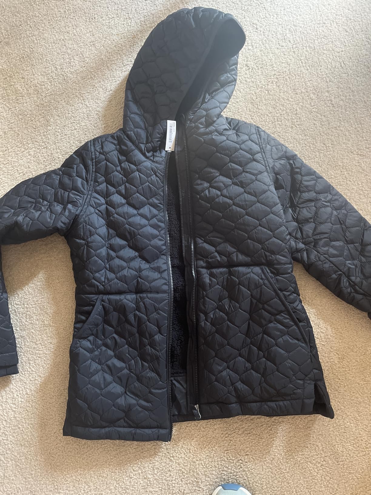 Amazon Essentials Women's Lightweight Quilted Full-Zip Water-Resistant Sherpa-Lined Hooded Puffer Jacket customer photo 1