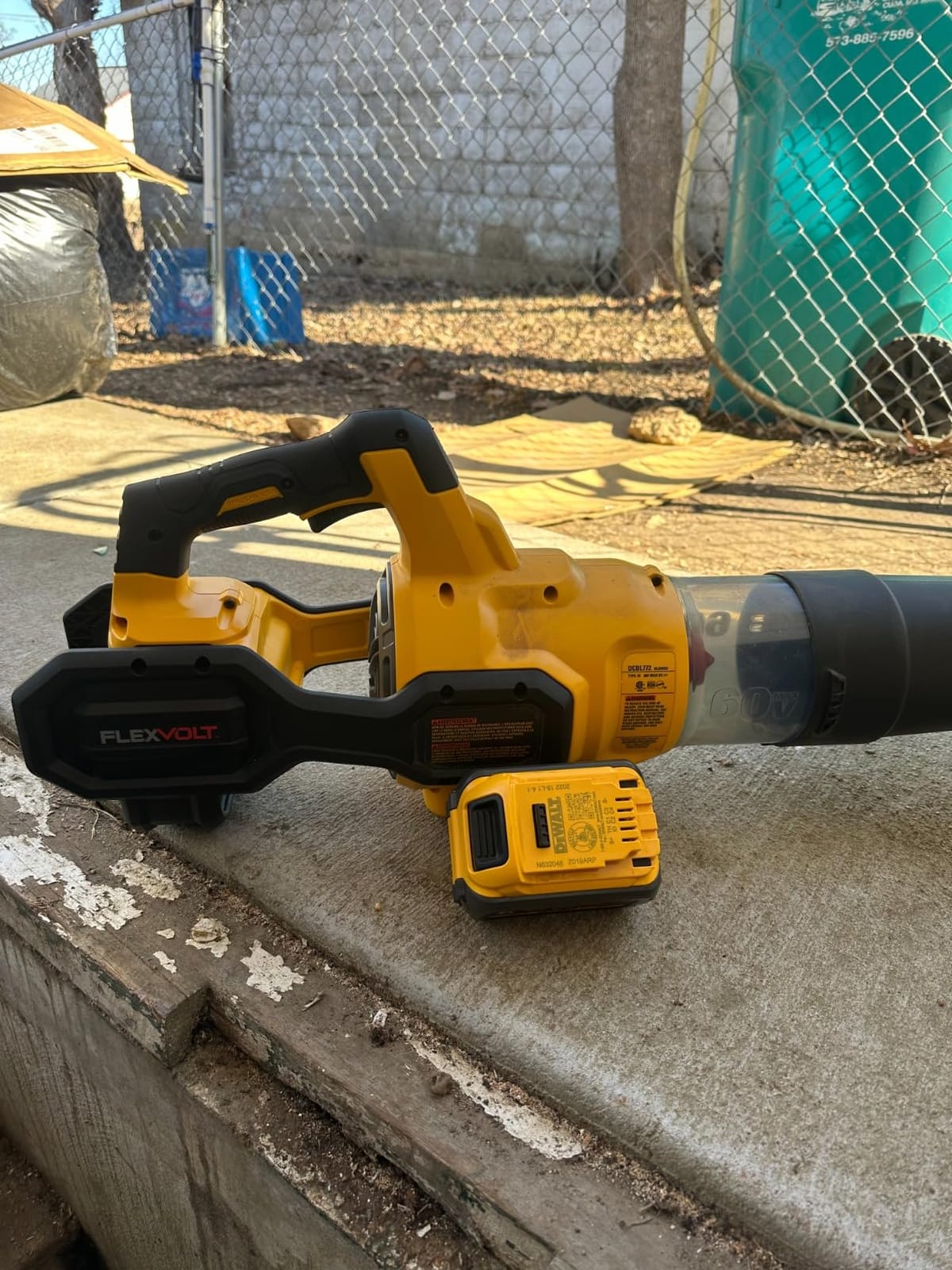 DEWALT 60V MAX* FLEXVOLT Leaf Blower, Cordless, Battery Powered, Handheld, Classic Style, 125-MPH, 600-CFM, Yellow/Black, Tool Only (DCBL772B) customer photo 1