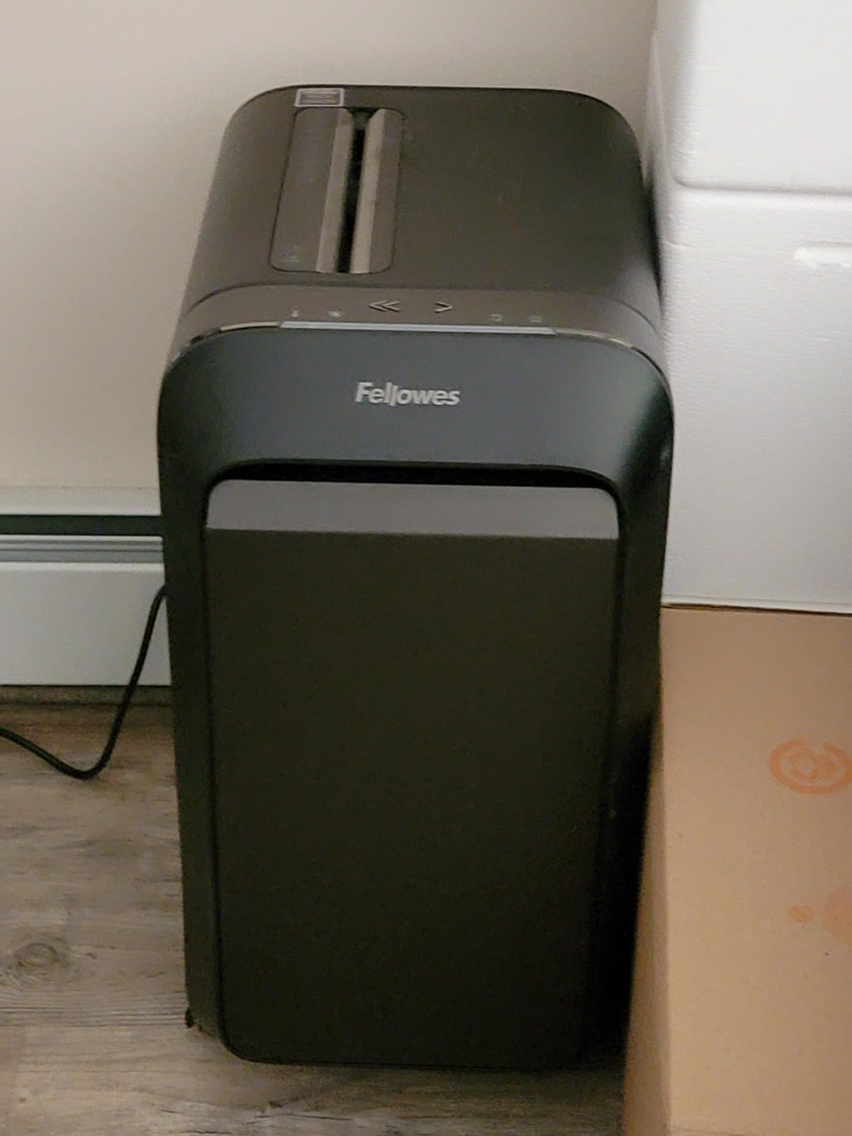 Fellowes LX210 P-4 Micro-Cut Paper Shredder, Jam-Proof Heavy-Duty Paper Shredder for Office, 16 Sheet Capacity, Black customer photo 1