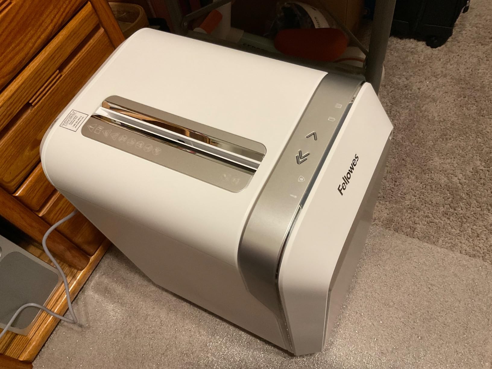 Fellowes LX210 P-4 Micro-Cut Paper Shredder, Jam-Proof Heavy-Duty Paper Shredder for Office, 16 Sheet Capacity, Black customer photo 2