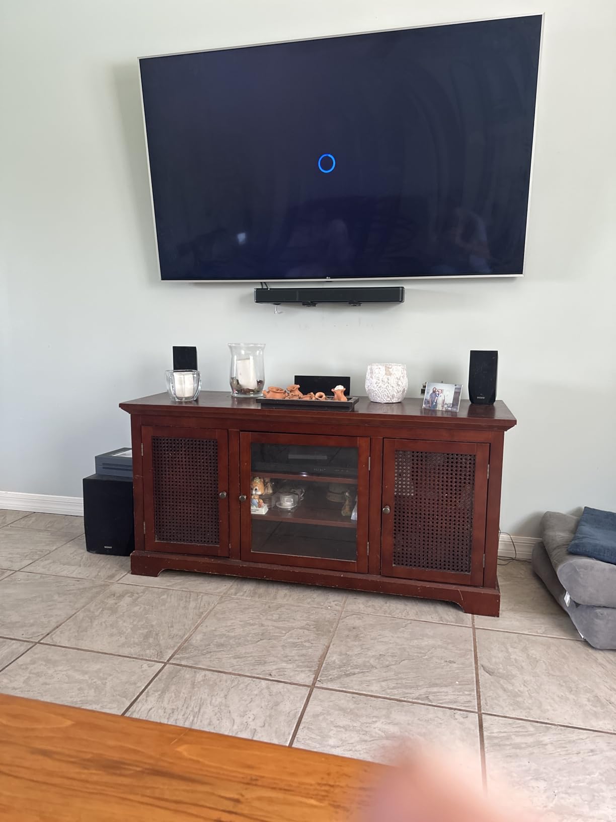 Bose TV Speaker - Soundbar for TV with Bluetooth and HDMI-ARC Connectivity, All-in-One Compact Soundbar, Includes Remote Control, Black customer photo 2